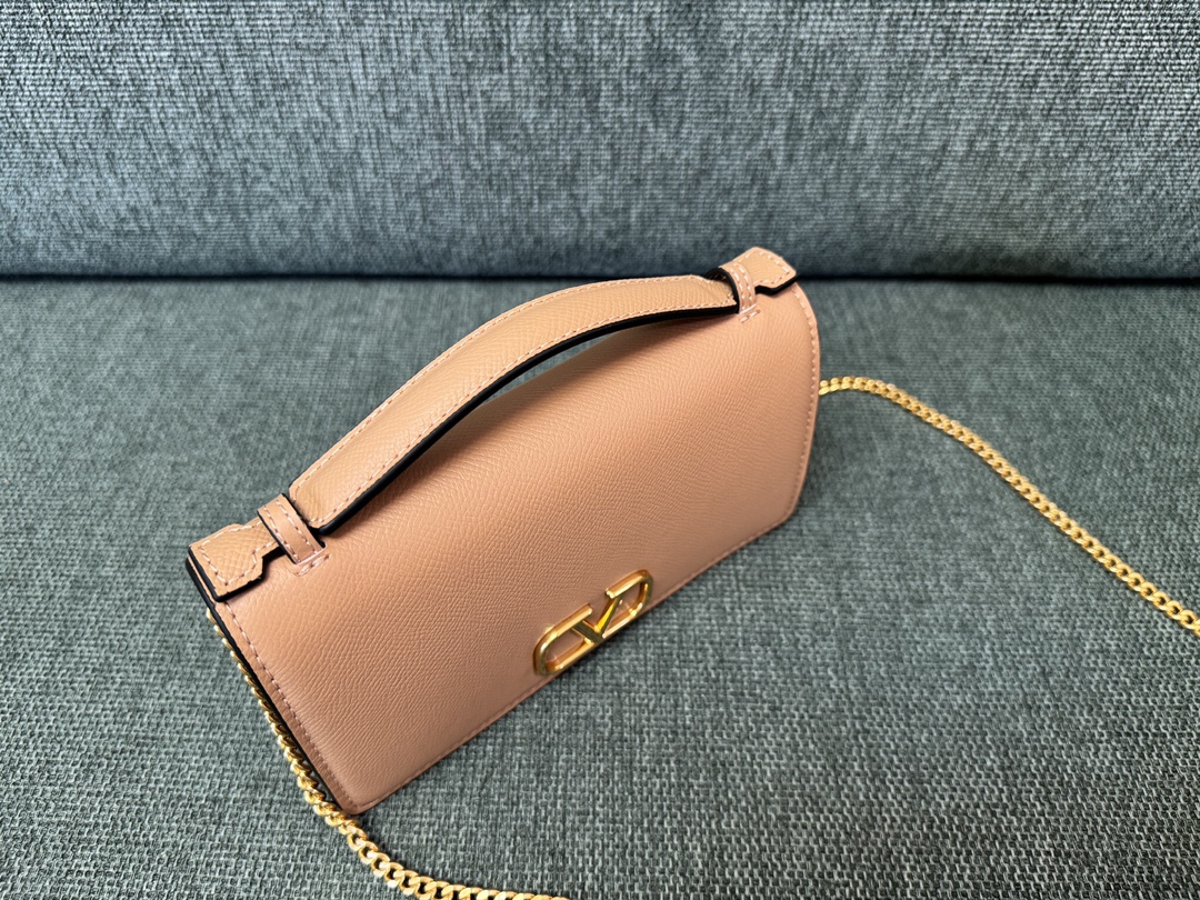 Valentino Garavani Vring WOC Chain Bag