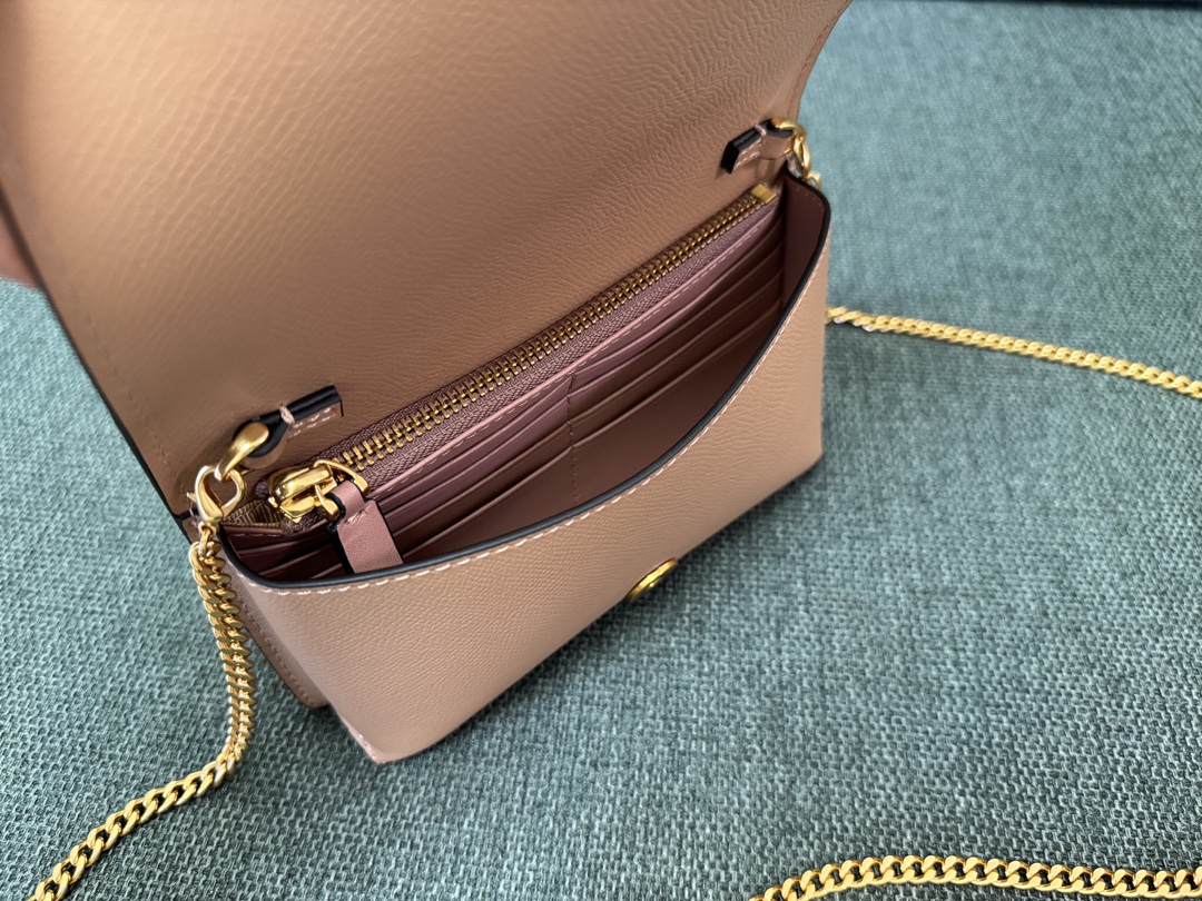 Valentino Garavani Vring WOC Chain Bag