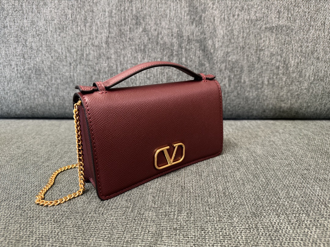 Valentino Garavani Vring WOC Chain Bag