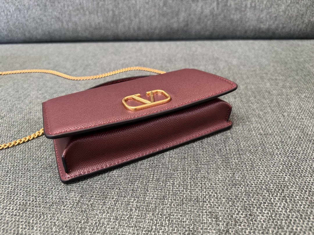 Valentino Garavani Vring WOC Chain Bag