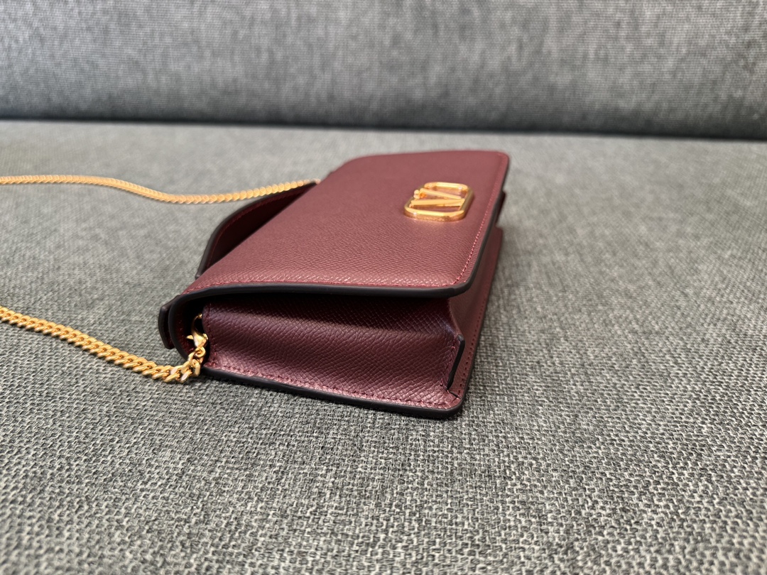 Valentino Garavani Vring WOC Chain Bag