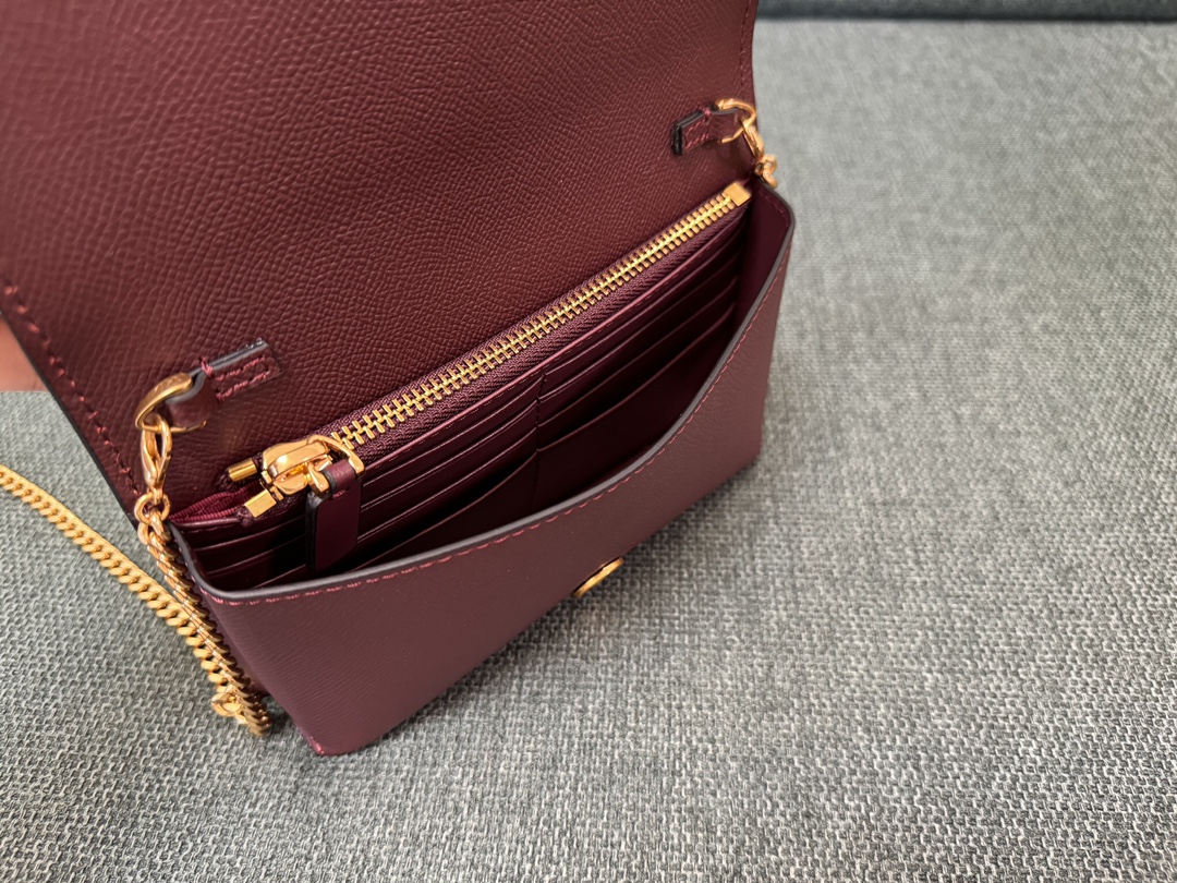 Valentino Garavani Vring WOC Chain Bag