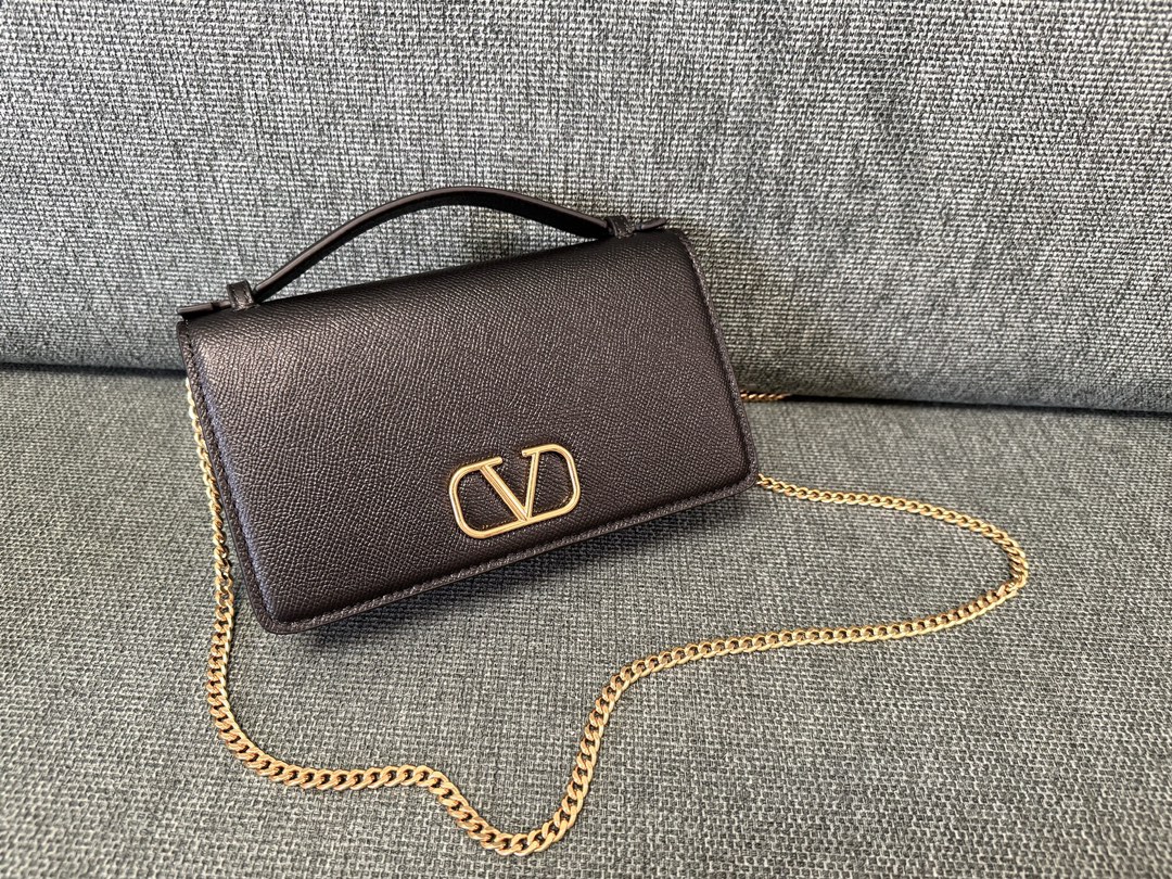 Valentino Garavani Vring WOC Chain Bag