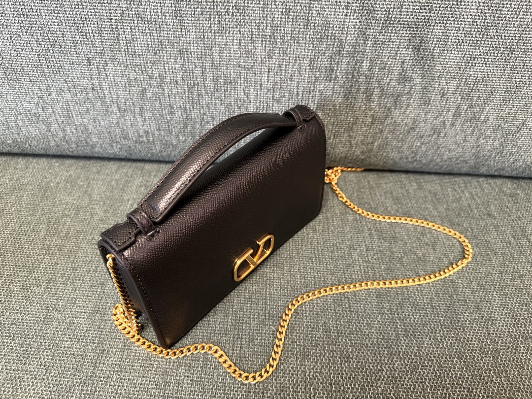 Valentino Garavani Vring WOC Chain Bag