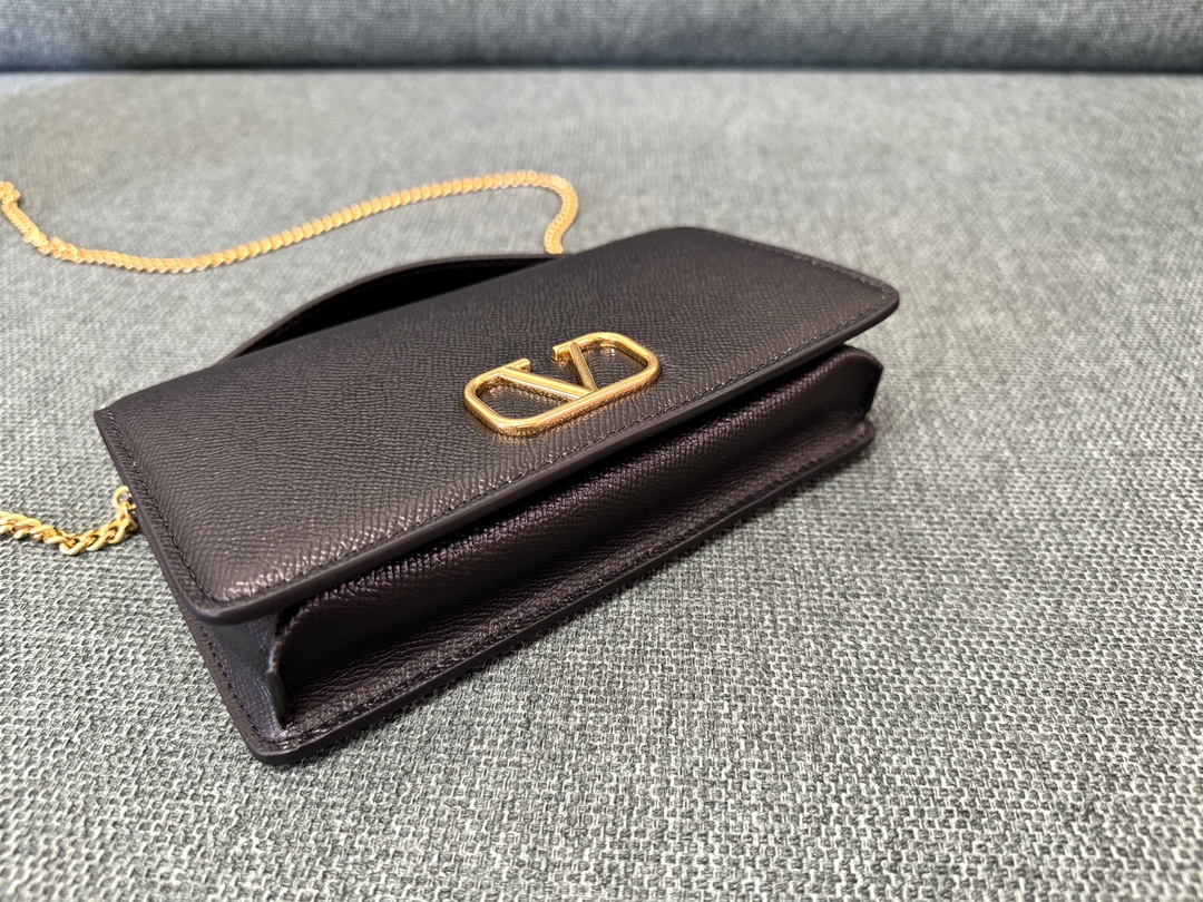 Valentino Garavani Vring WOC Chain Bag