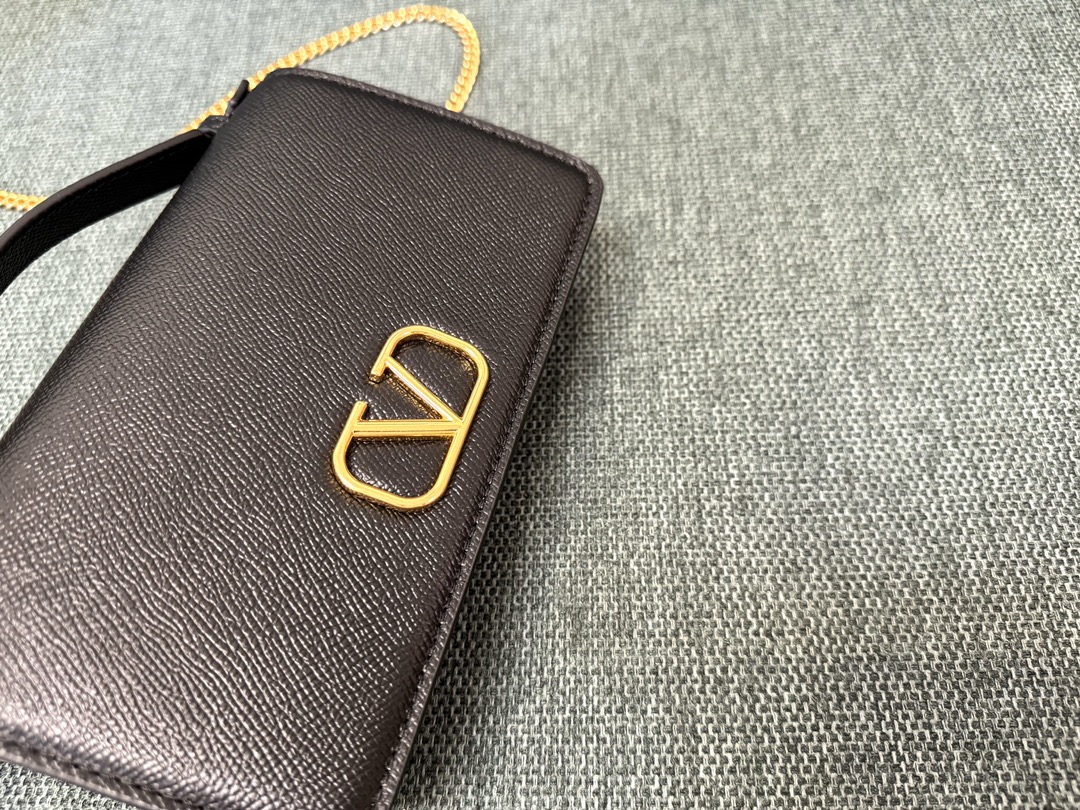 Valentino Garavani Vring WOC Chain Bag