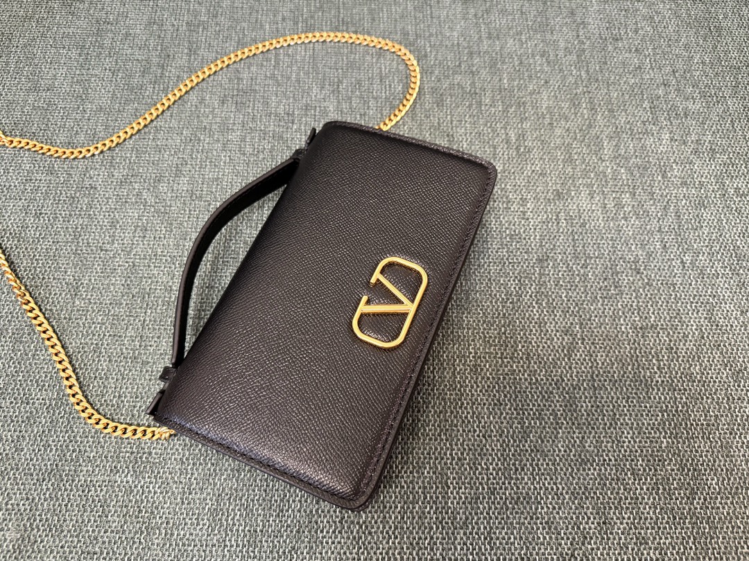 Valentino Garavani Vring WOC Chain Bag