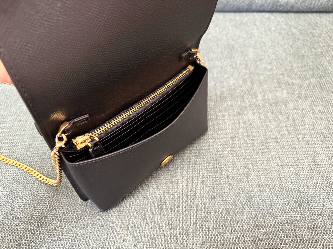 Valentino Garavani Vring WOC Chain Bag