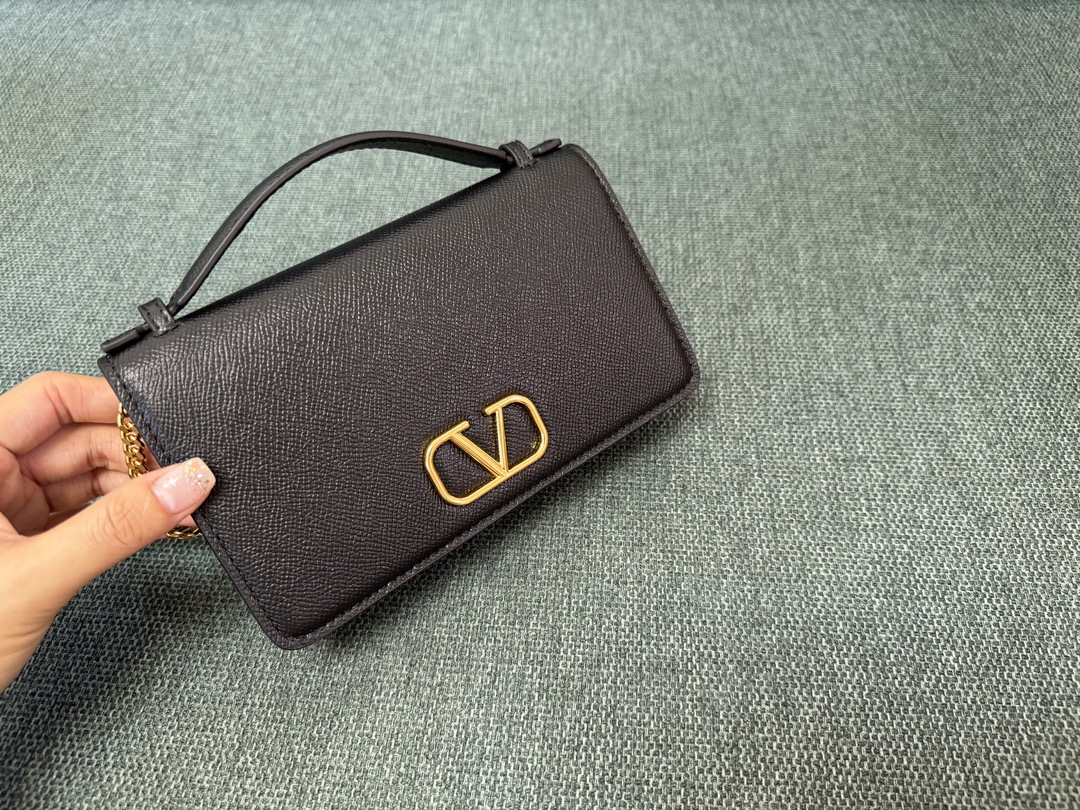 Valentino Garavani Vring WOC Chain Bag