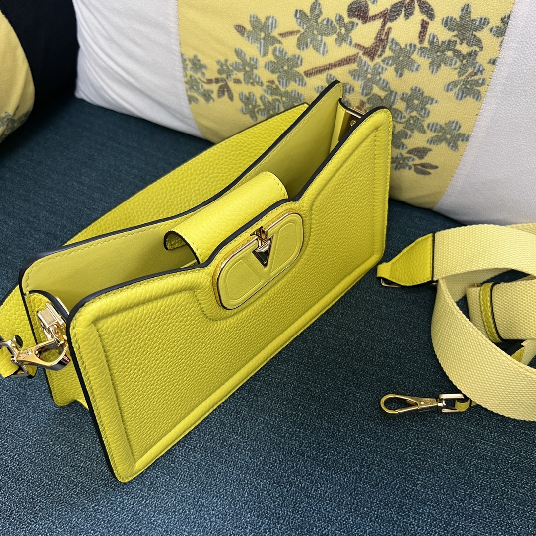 Valentino Garavani Handbag