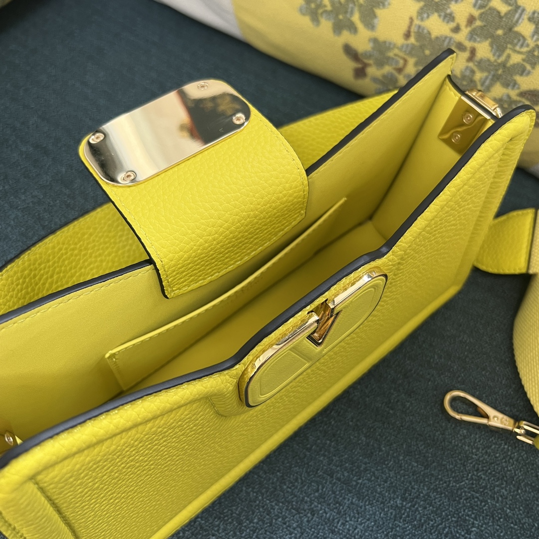 Valentino Garavani Handbag