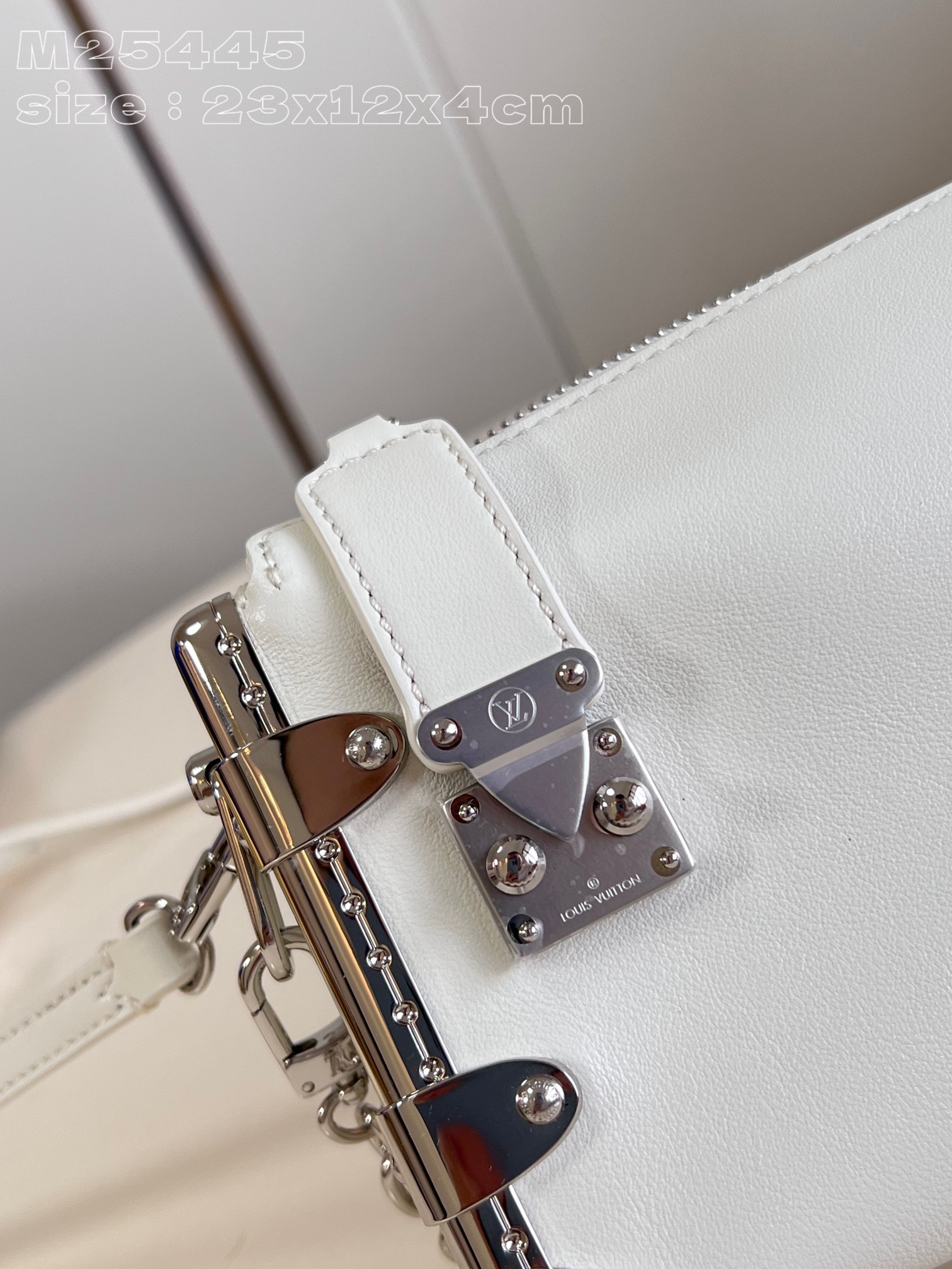 l**is V*t*n slim trunk handbag
