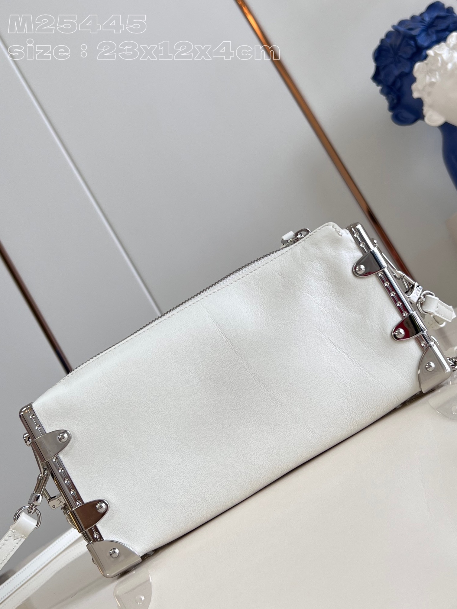 l**is V*t*n slim trunk handbag