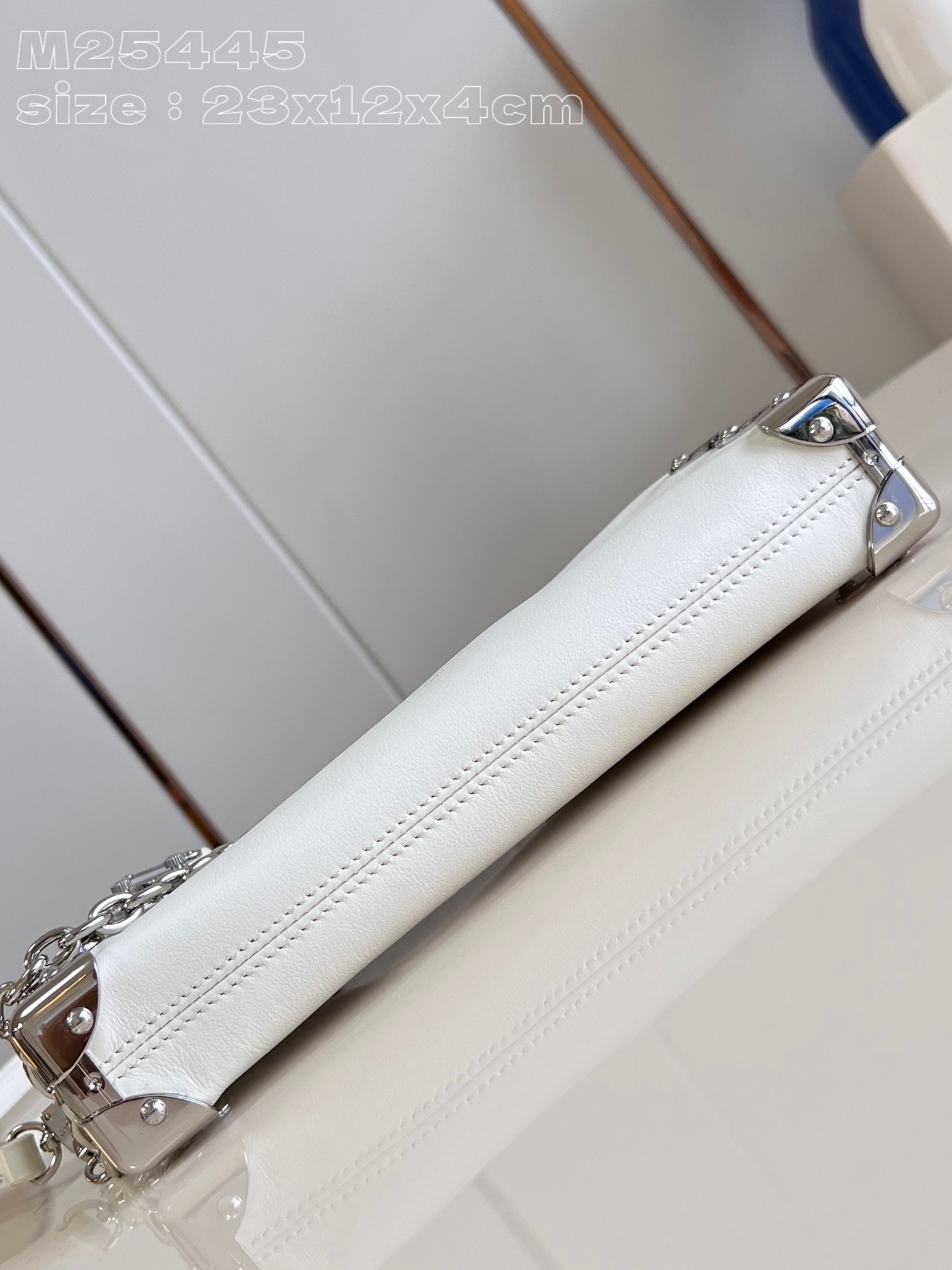 l**is V*t*n slim trunk handbag