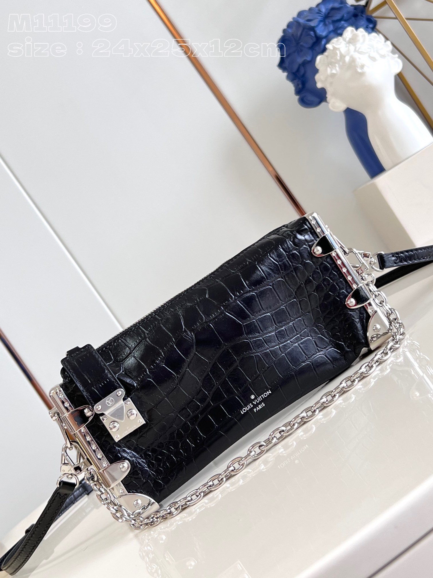 l**is V*t*n slim trunk handbag