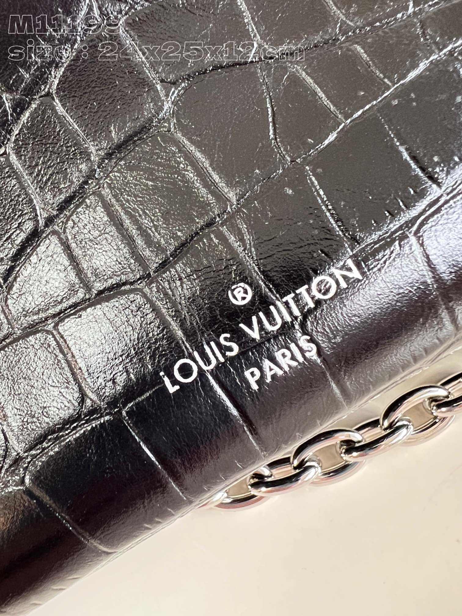 l**is V*t*n slim trunk handbag
