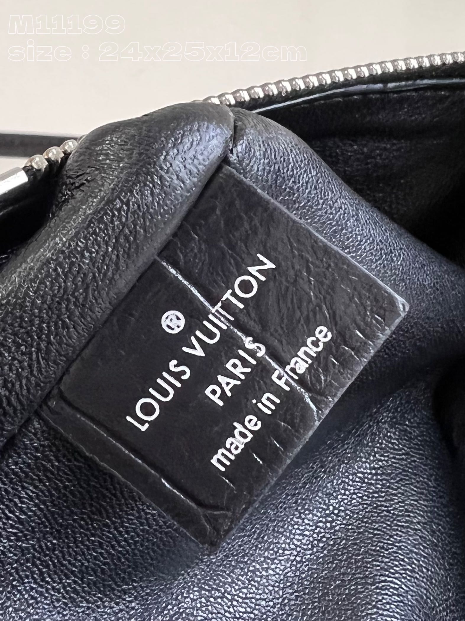 l**is V*t*n slim trunk handbag
