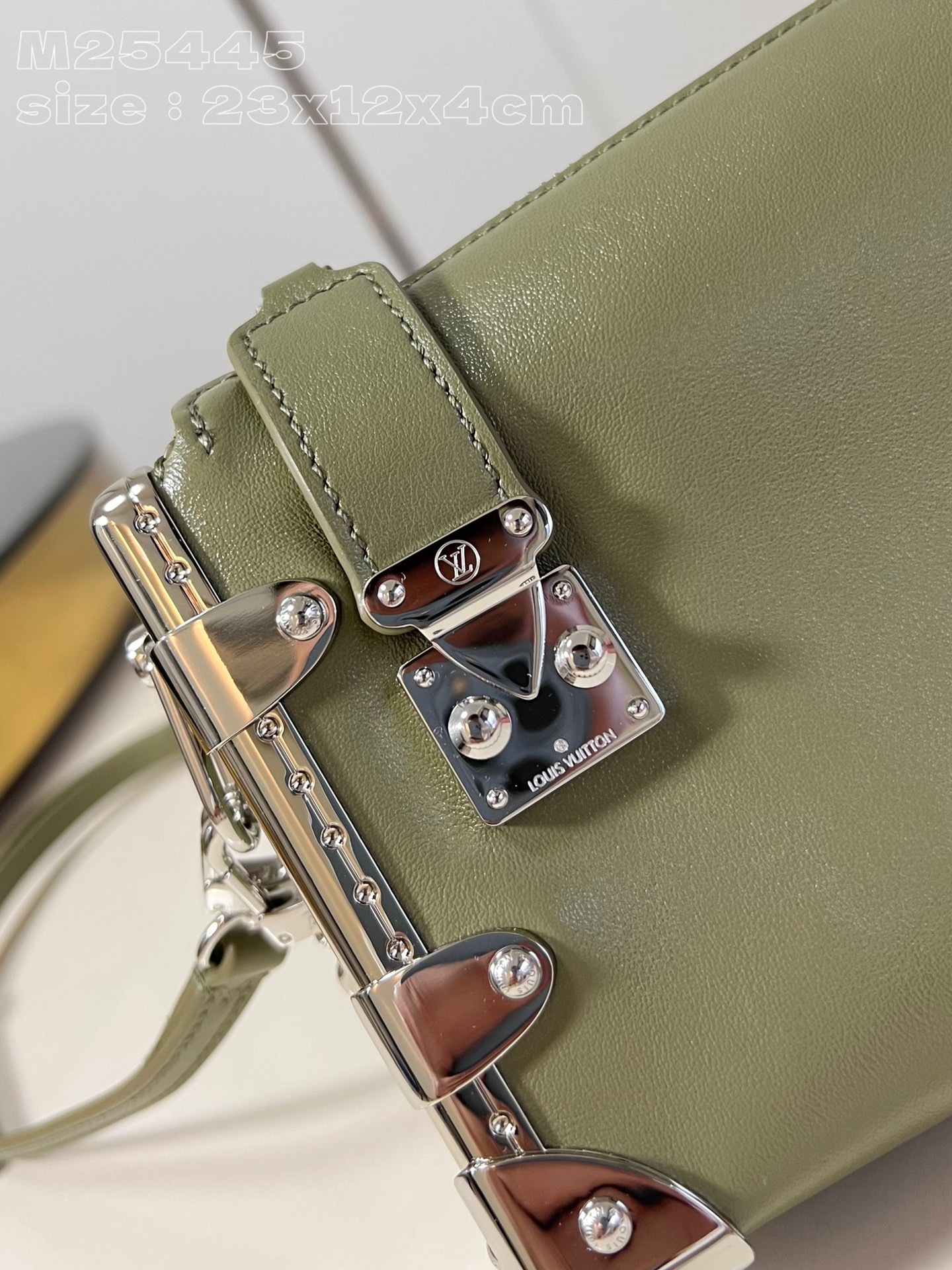 l**is V*t*n slim trunk handbag