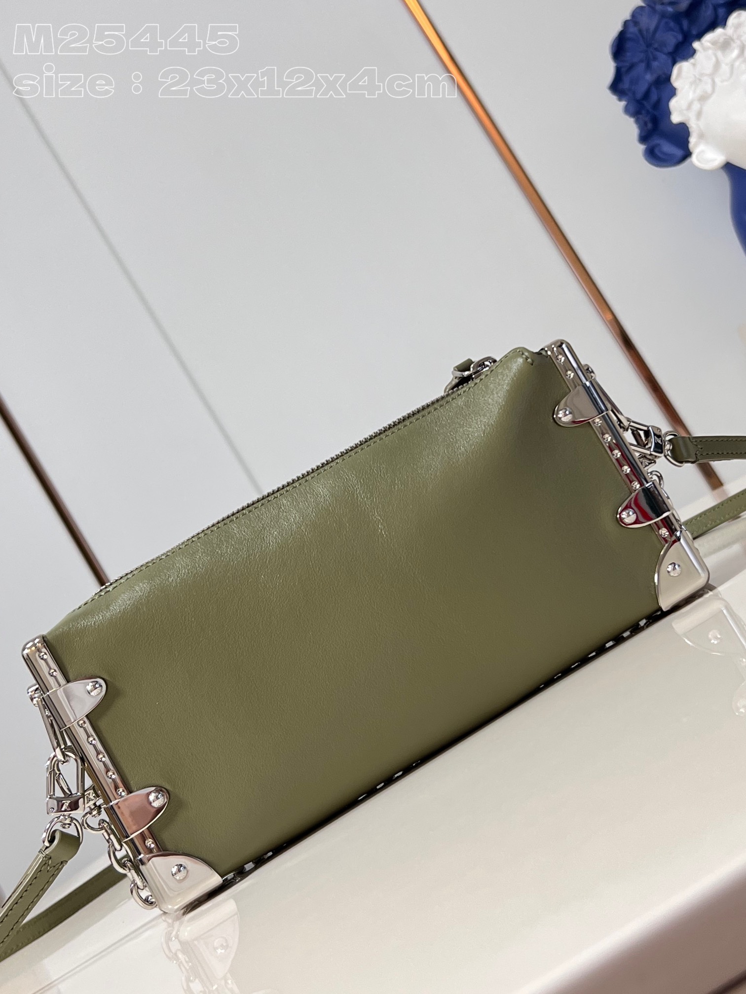 l**is V*t*n slim trunk handbag