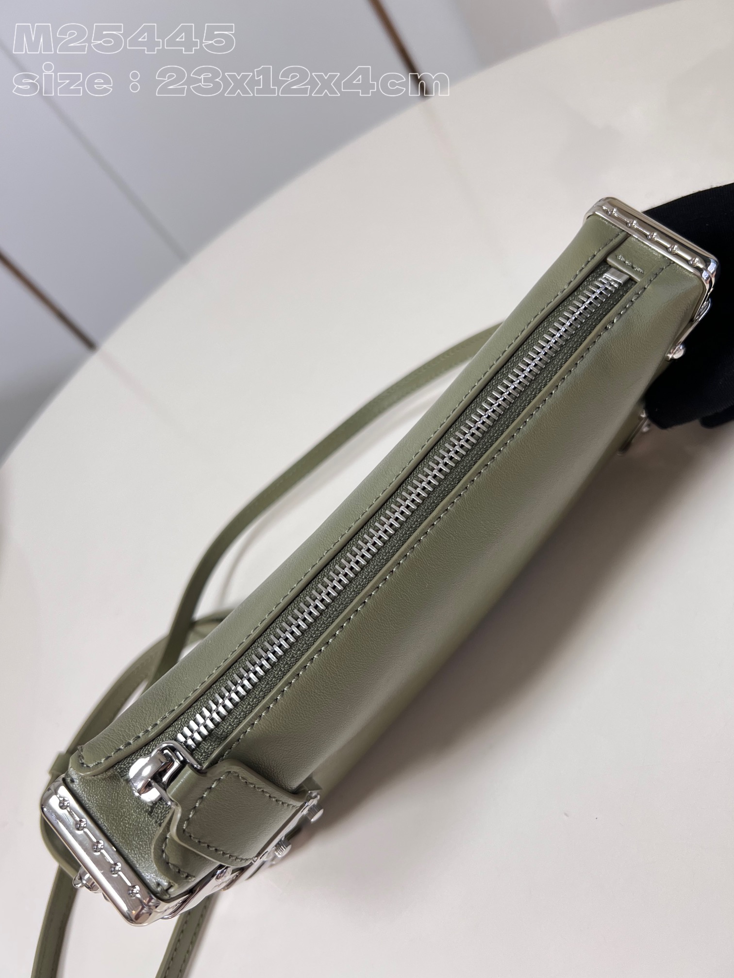 l**is V*t*n slim trunk handbag