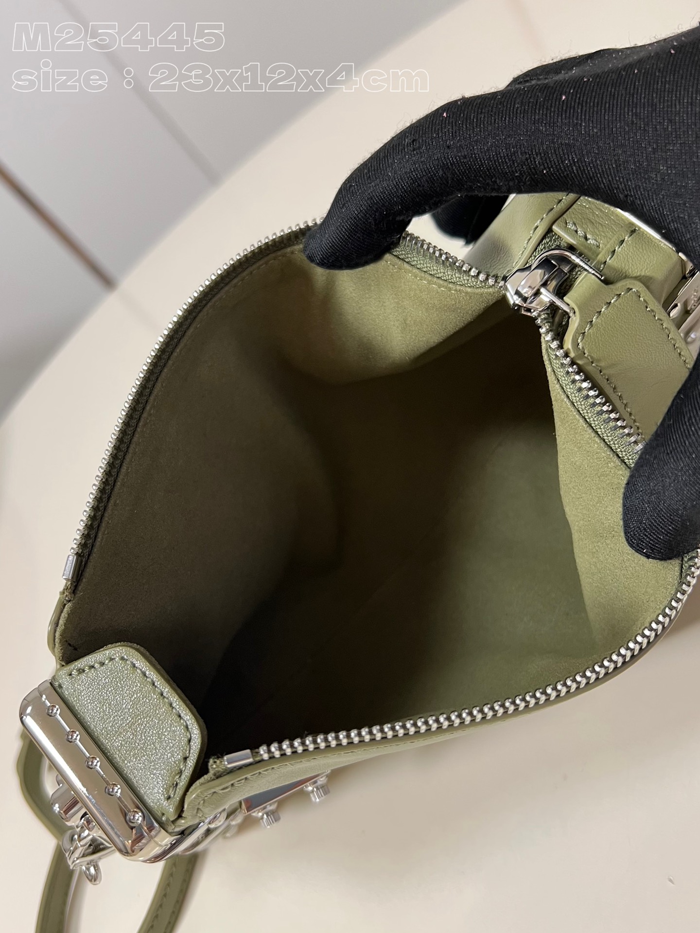 l**is V*t*n slim trunk handbag