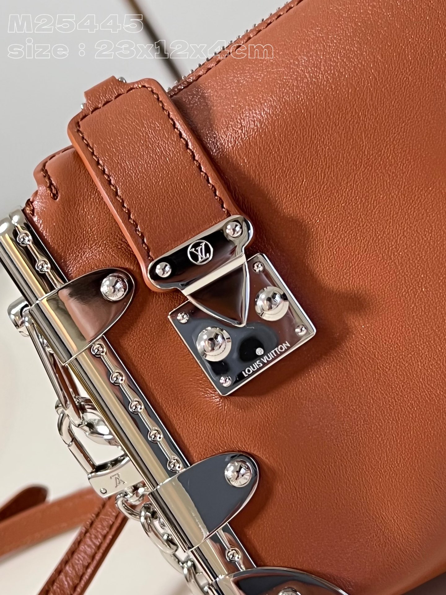 l**is V*t*n slim trunk handbag