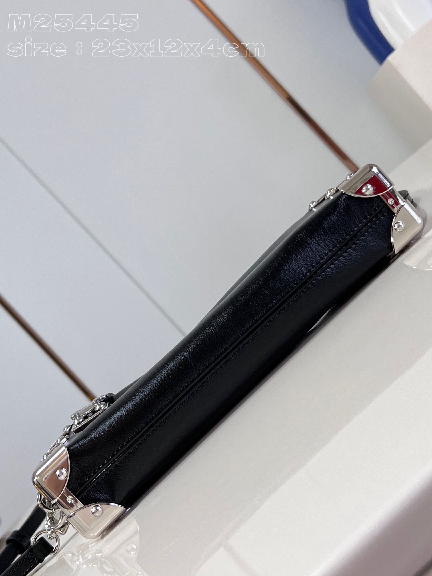 l**is V*t*n slim trunk handbag