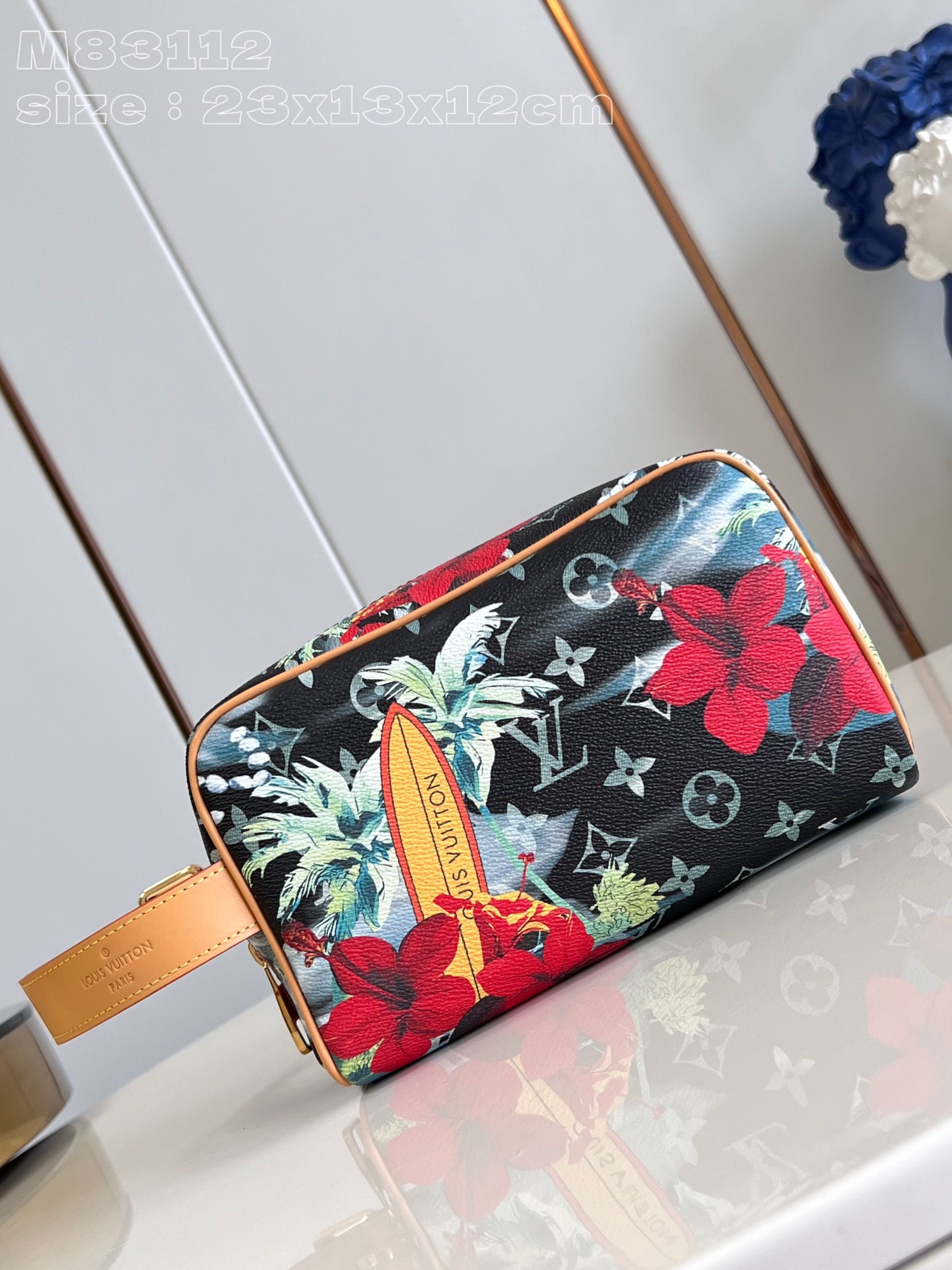 l**is V*t*n locker dopp kit