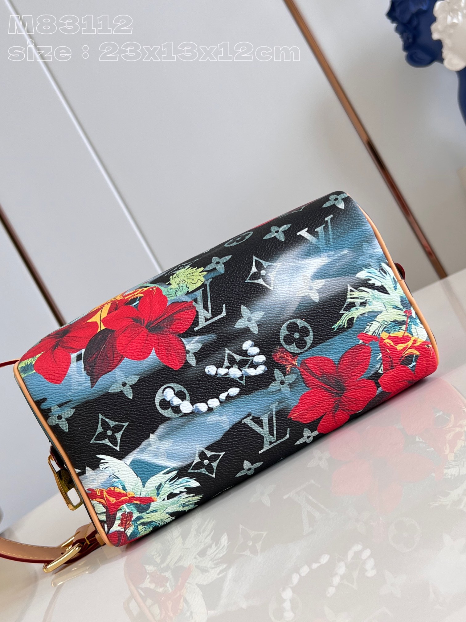 l**is V*t*n locker dopp kit