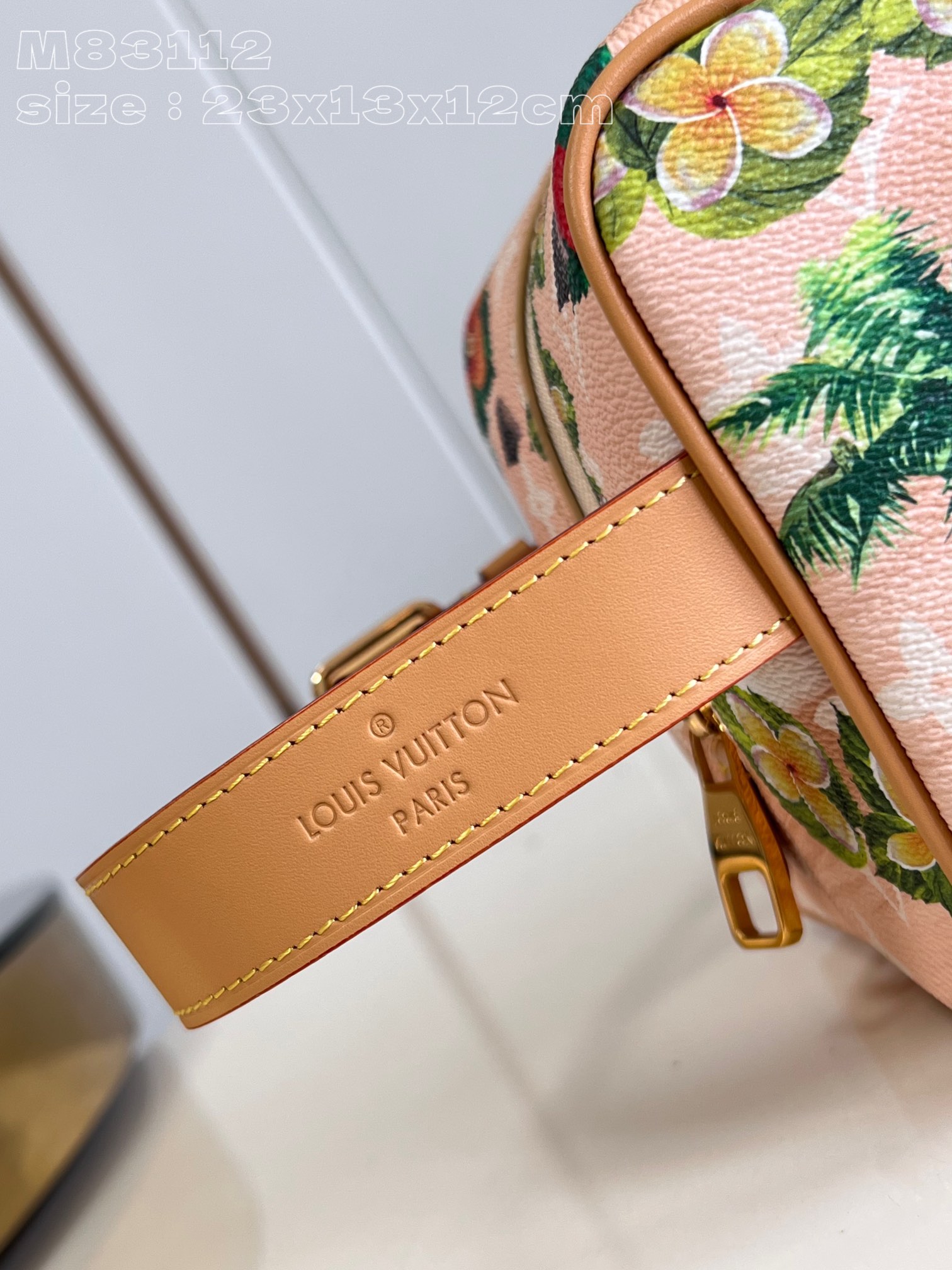 l**is V*t*n locker dopp kit