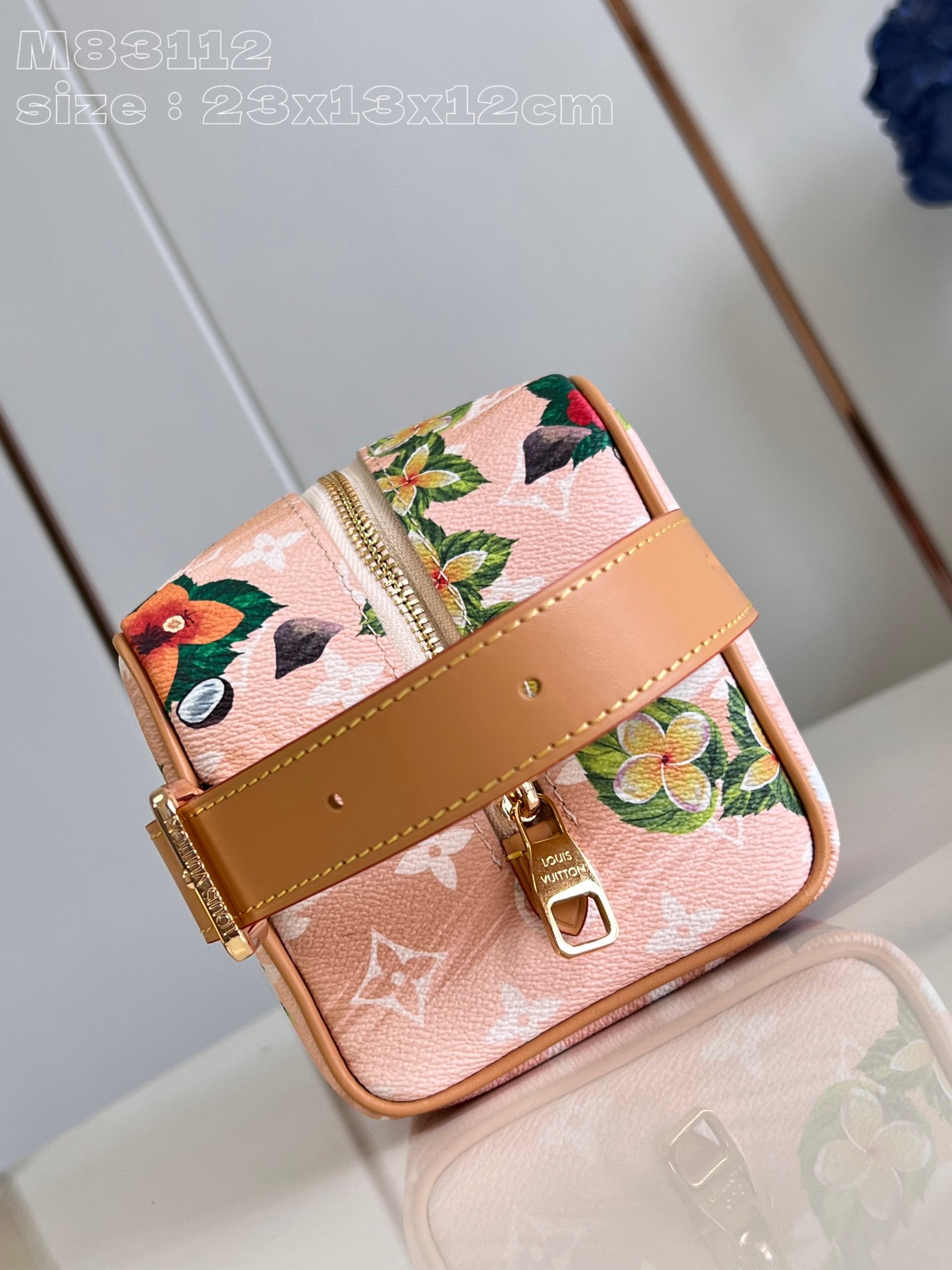 l**is V*t*n locker dopp kit
