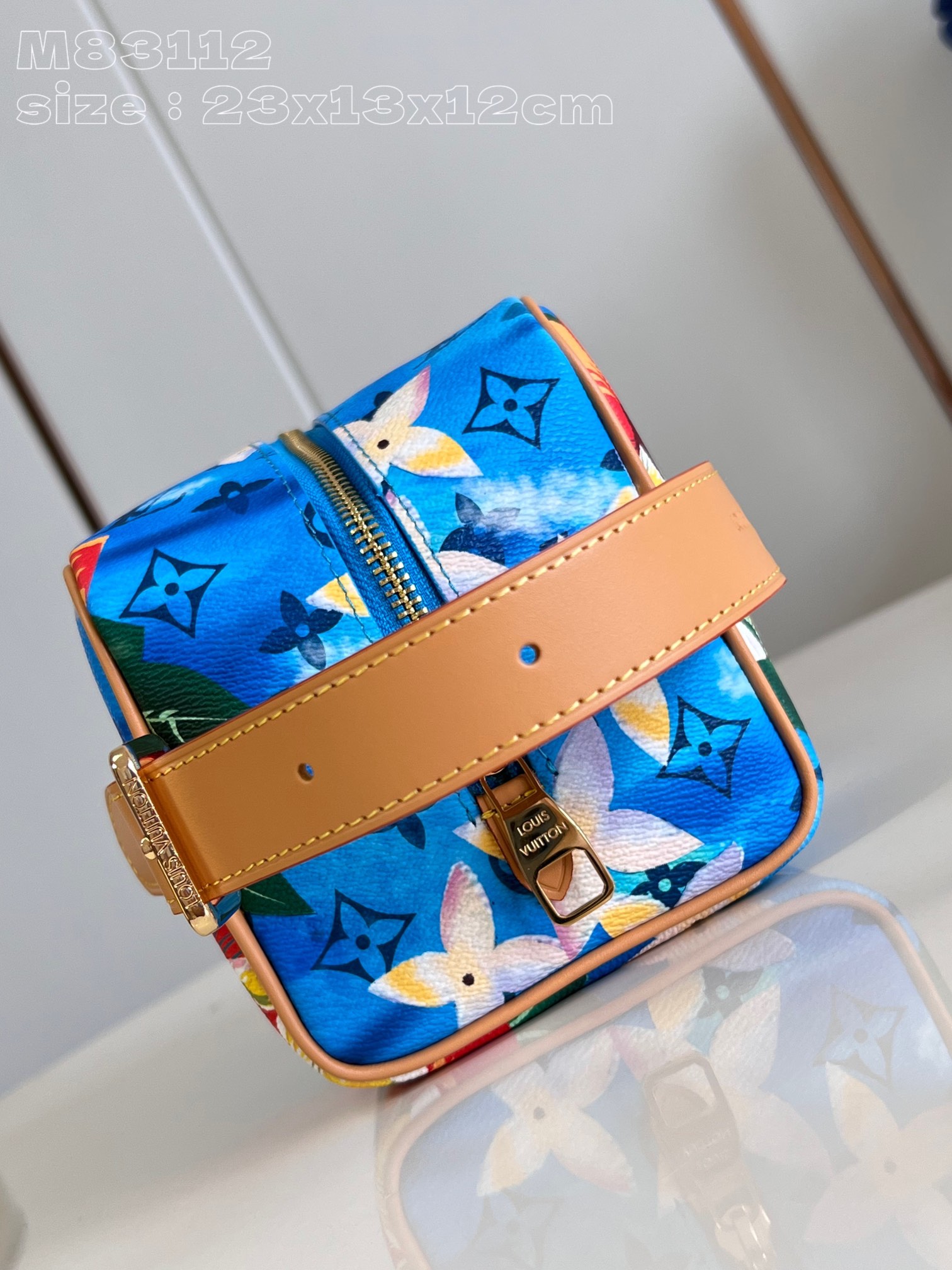 l**is V*t*n locker dopp kit