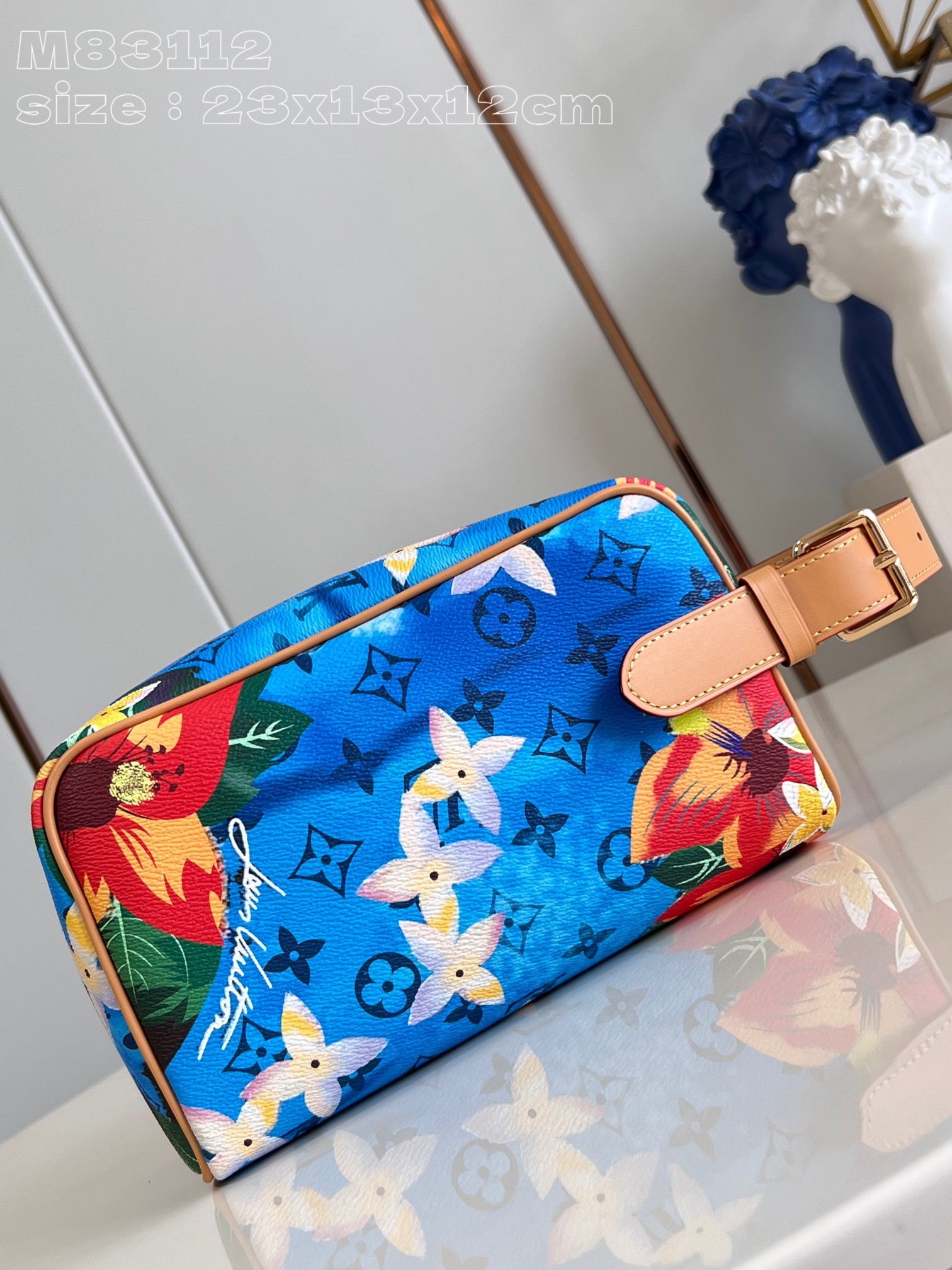 l**is V*t*n locker dopp kit