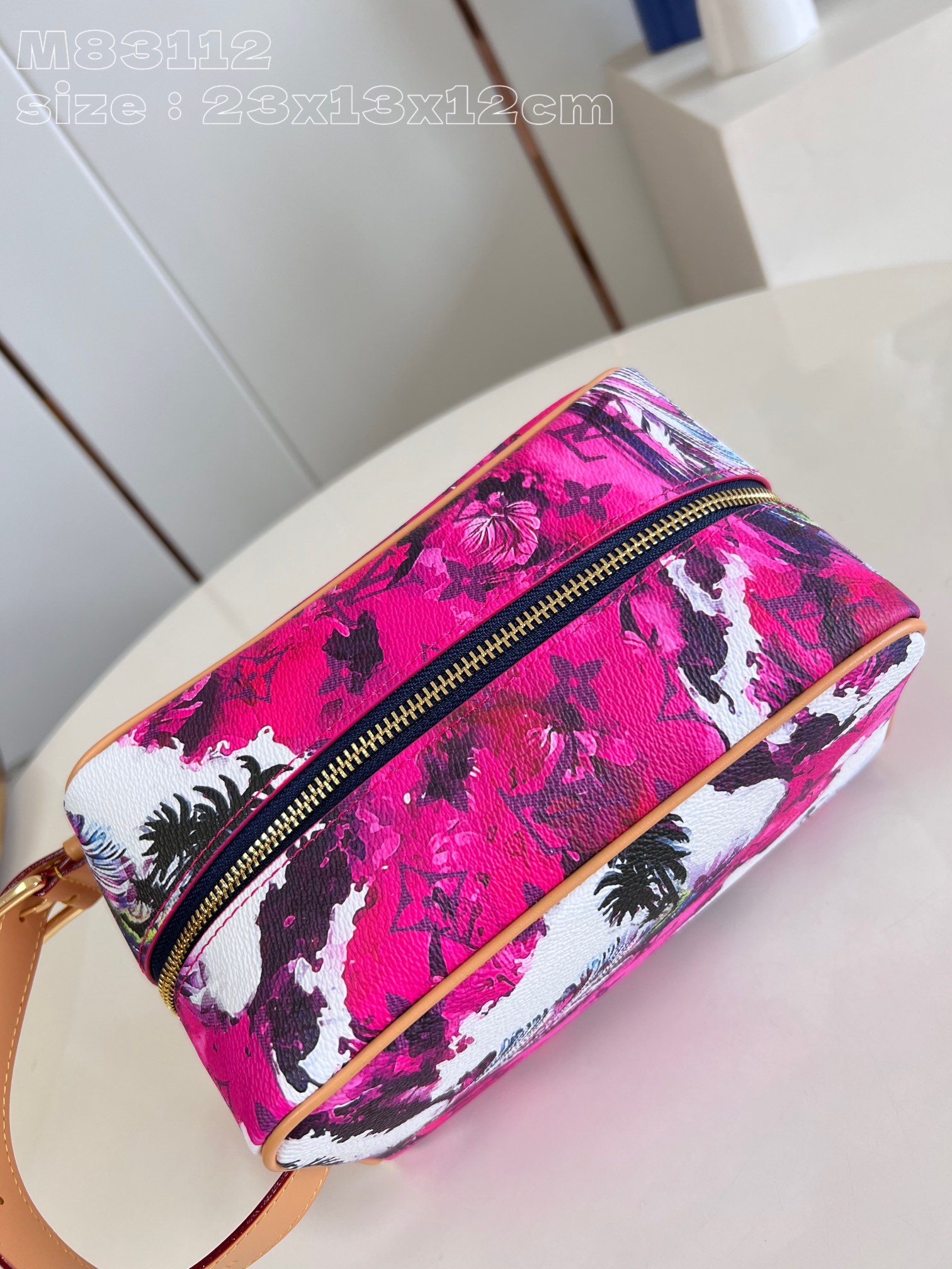 l**is V*t*n locker dopp kit