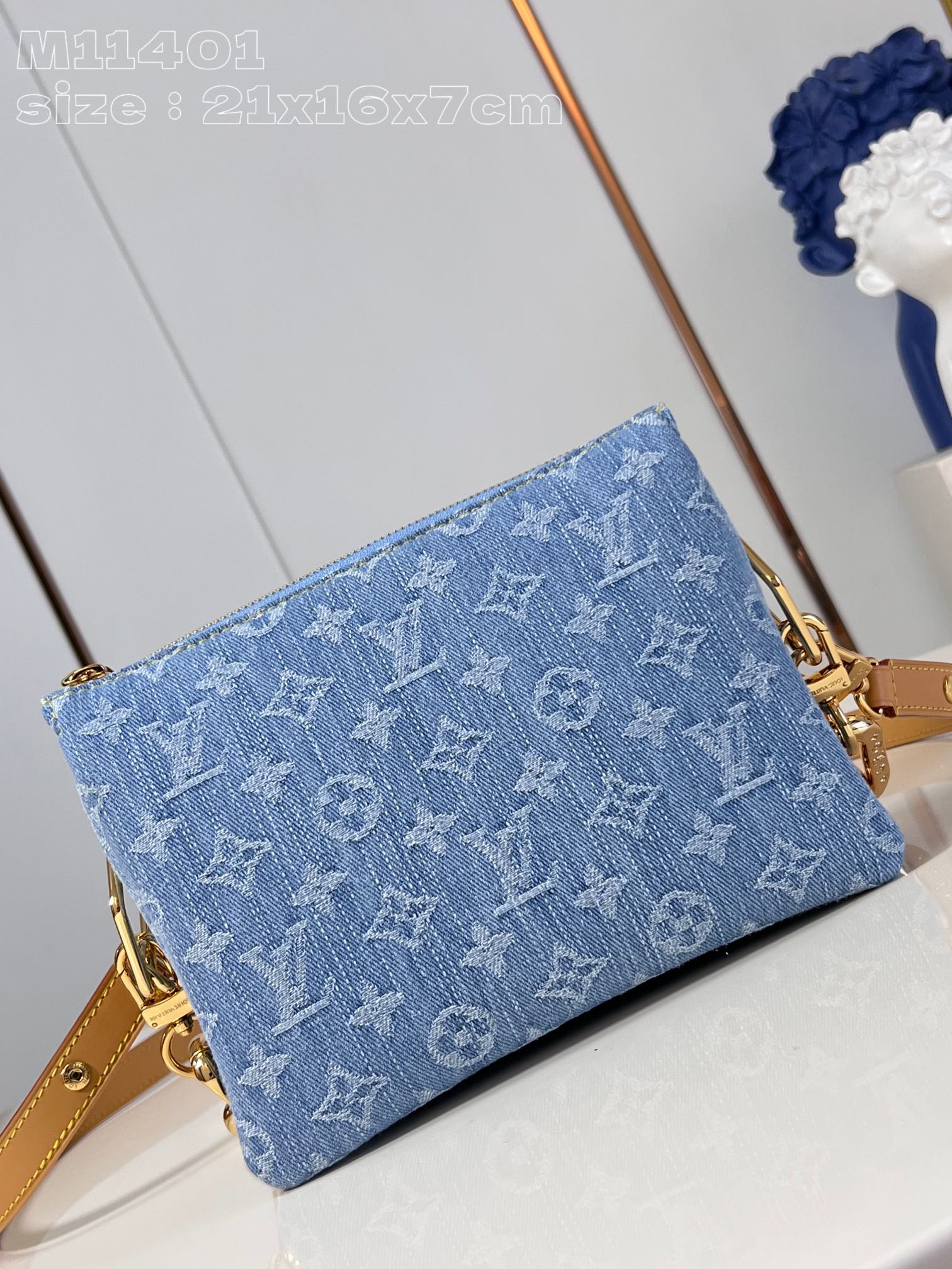 l**is V*t*n coussin bb
