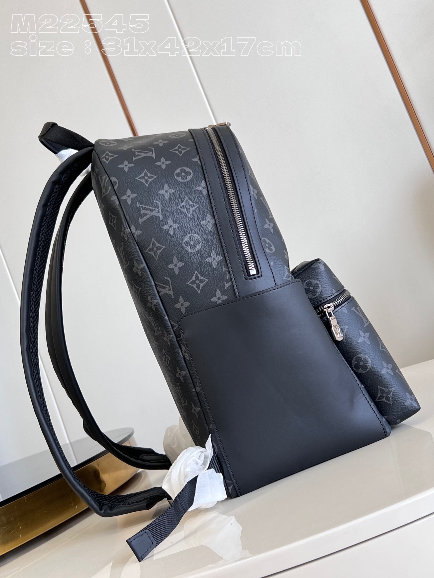 l**is V*t*n discovery backpack mm