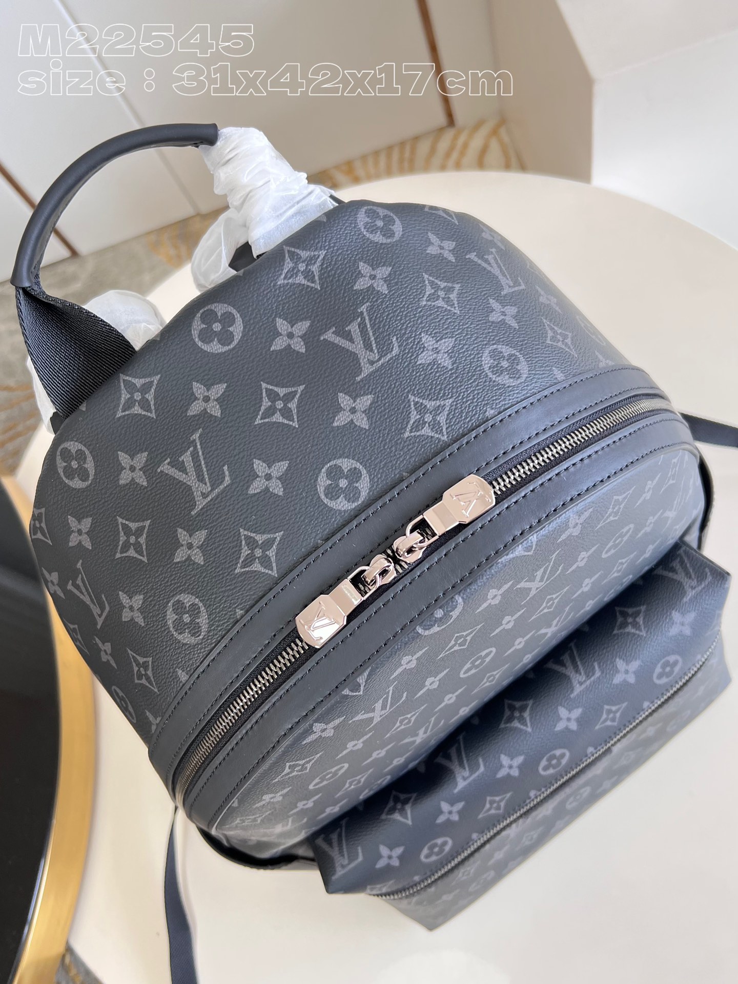 l**is V*t*n discovery backpack mm