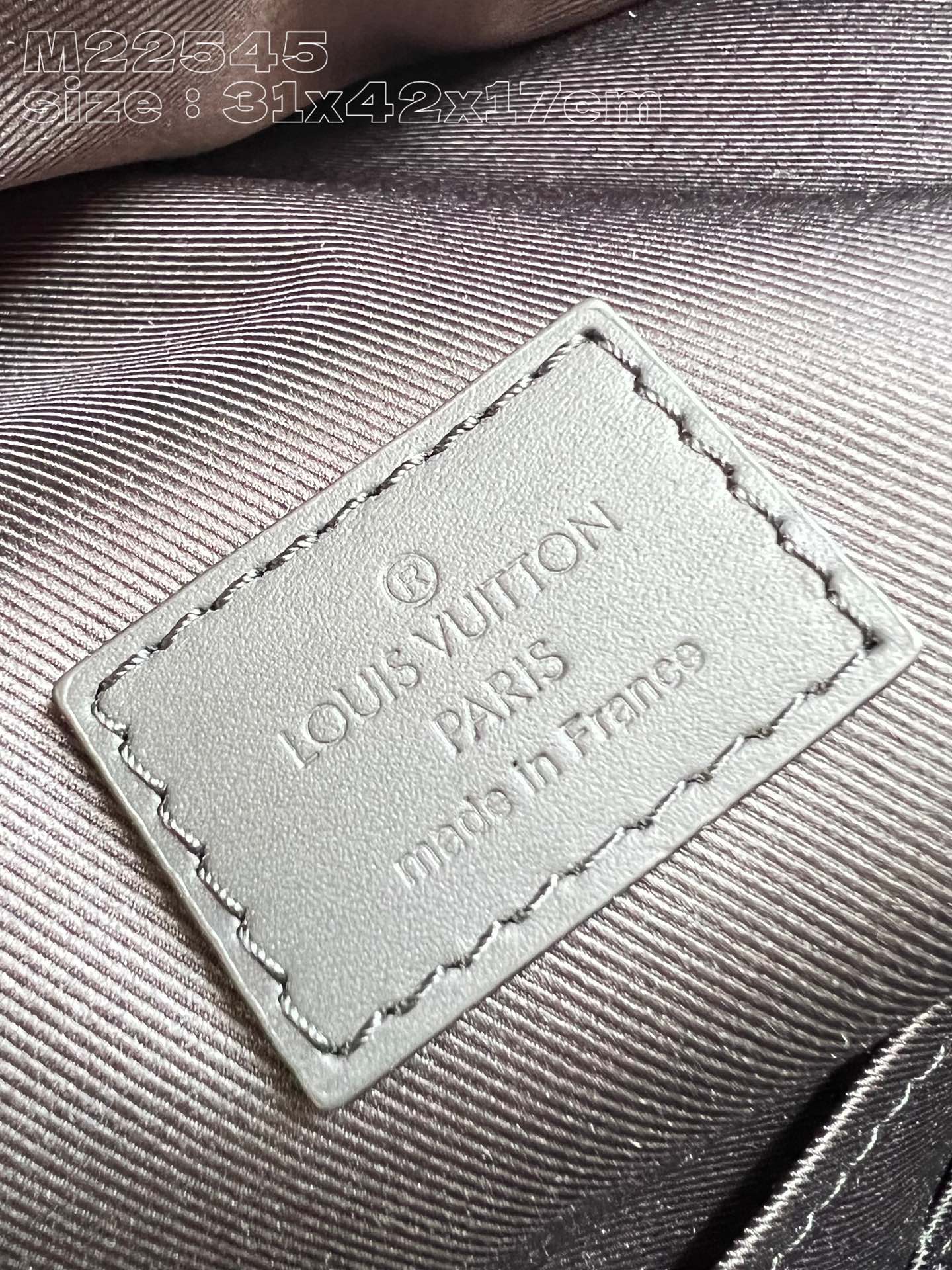 l**is V*t*n discovery backpack mm