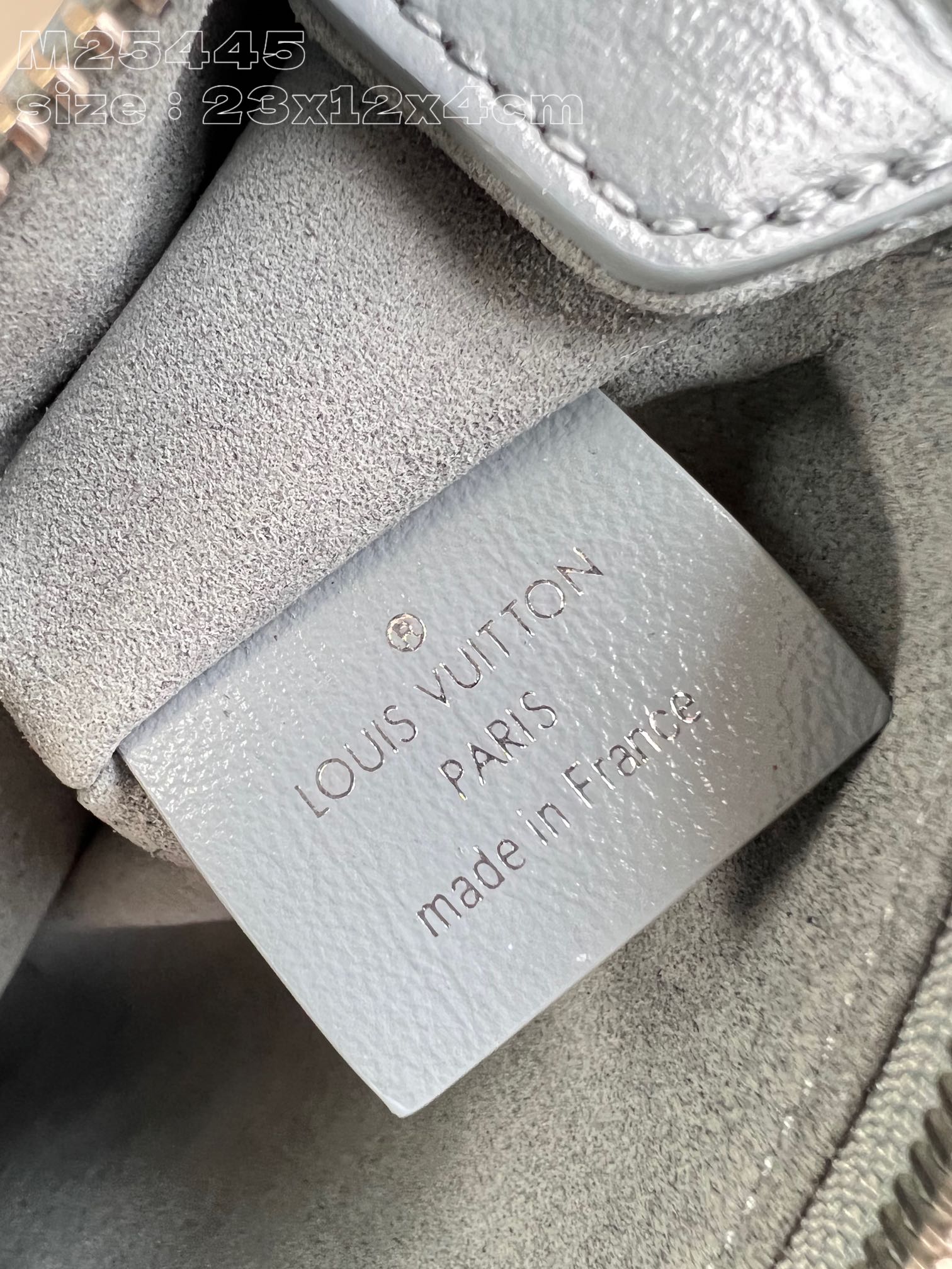 l**is V*t*n slim trunk handbag