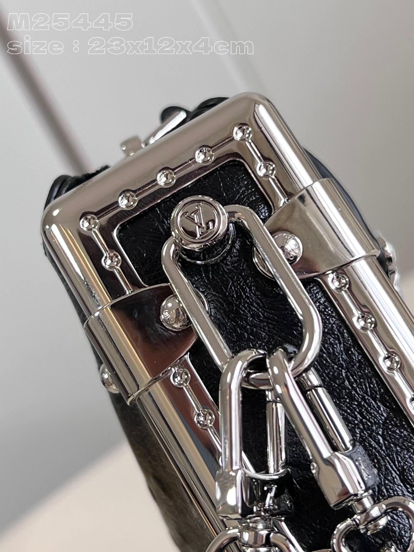 l**is V*t*n slim trunk handbag