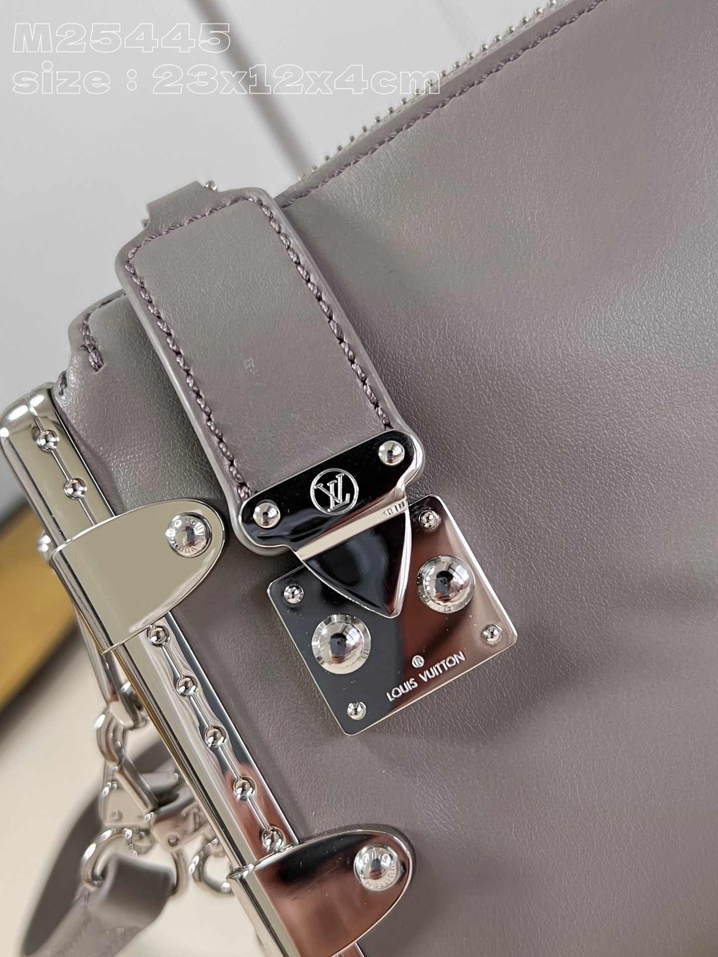 l**is V*t*n slim trunk handbag