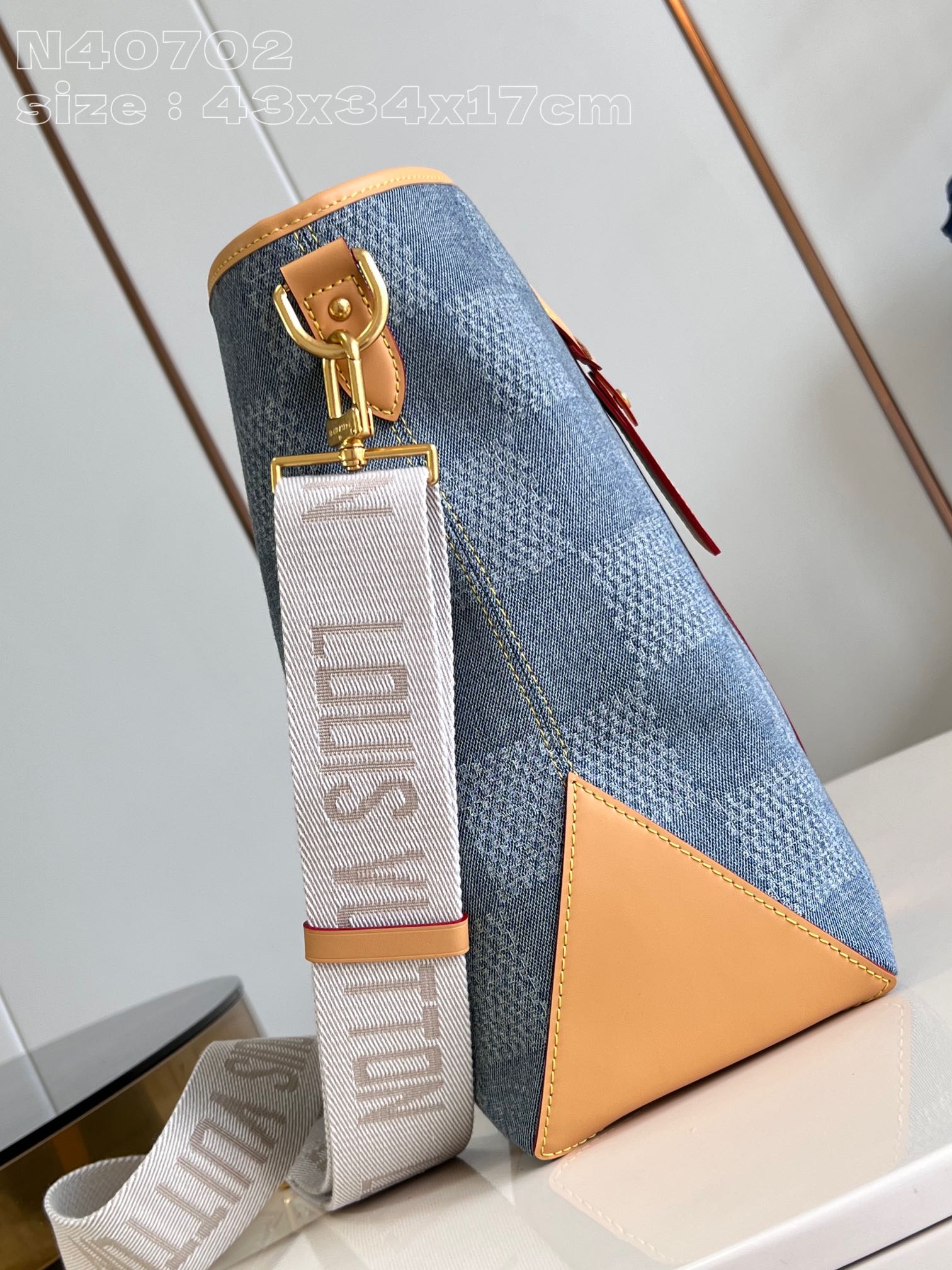 l**is V*t*n weekend tote
