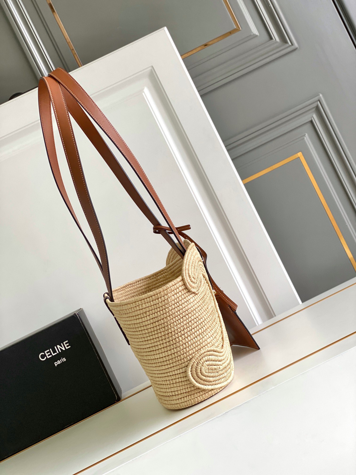 Ce**e Ce**e classic panier small braided triomphe in raffia and calfskin tan