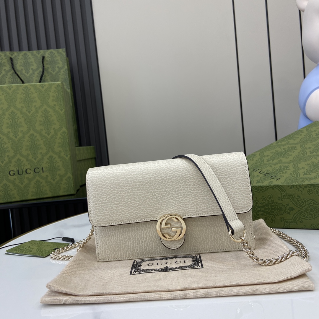 G*u*i interlocking g chain wallet