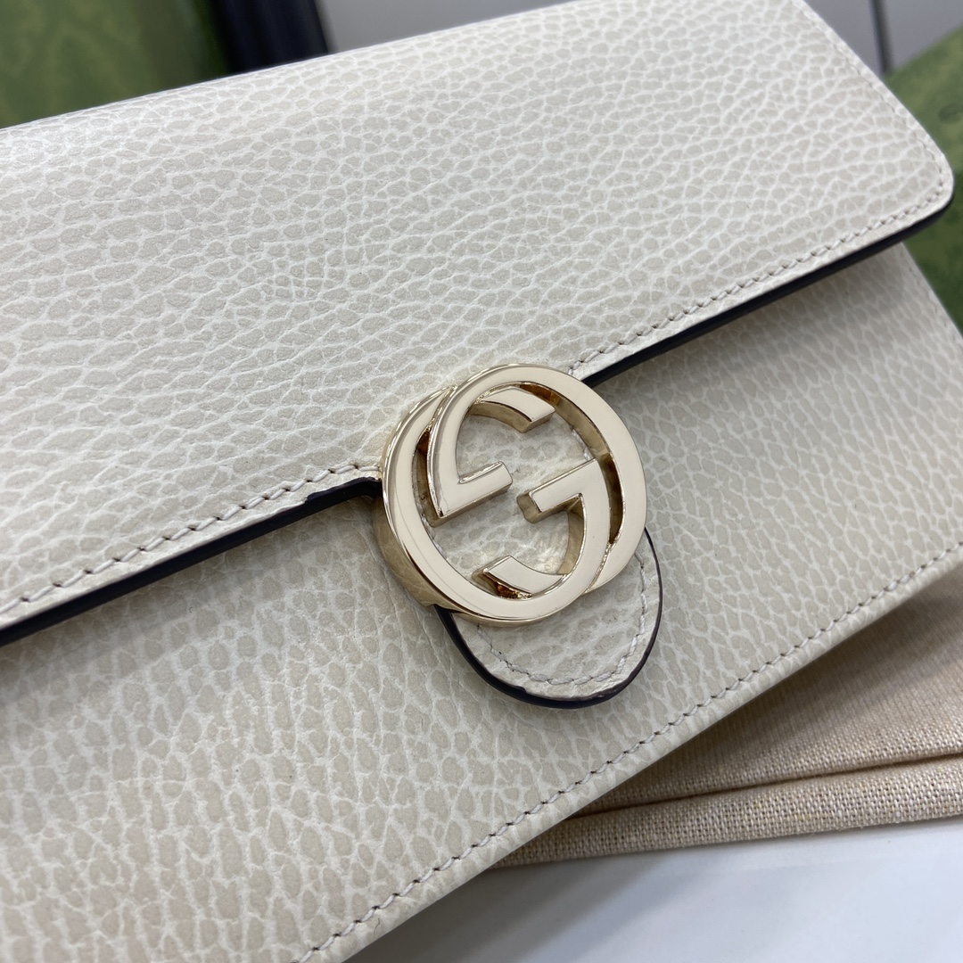 G*u*i interlocking g chain wallet