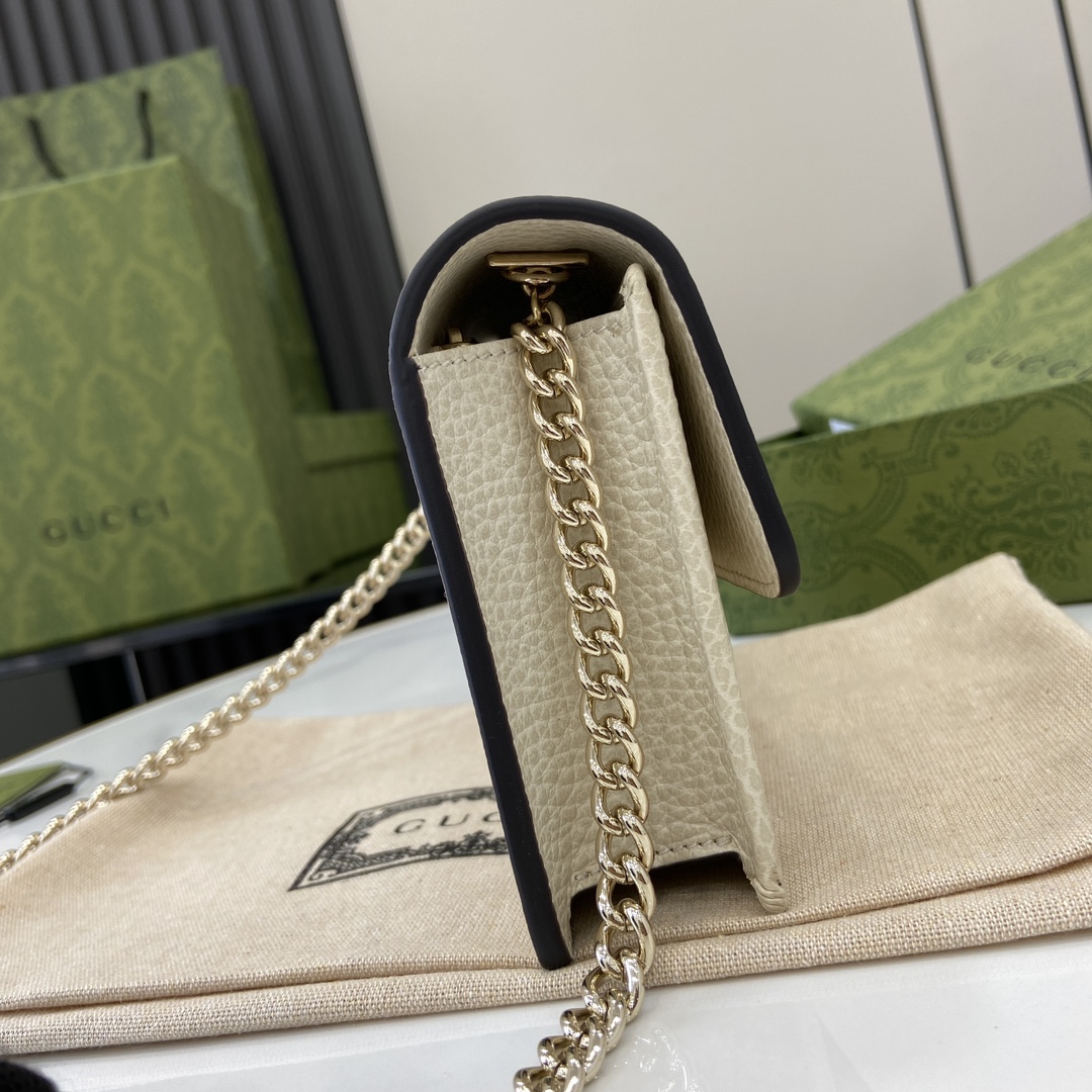 G*u*i interlocking g chain wallet