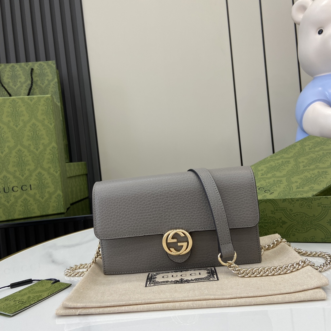 G*u*i interlocking g chain wallet