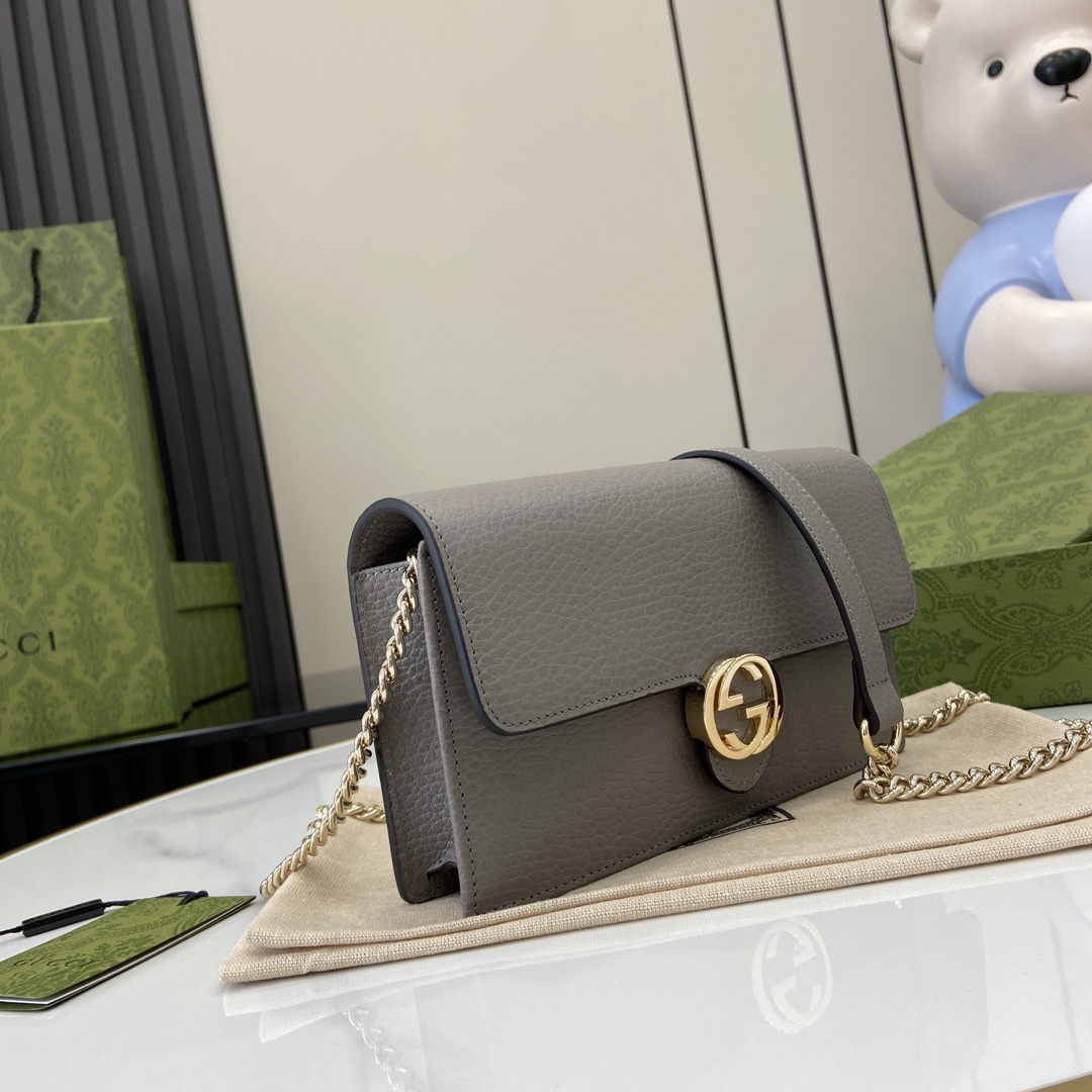 G*u*i interlocking g chain wallet