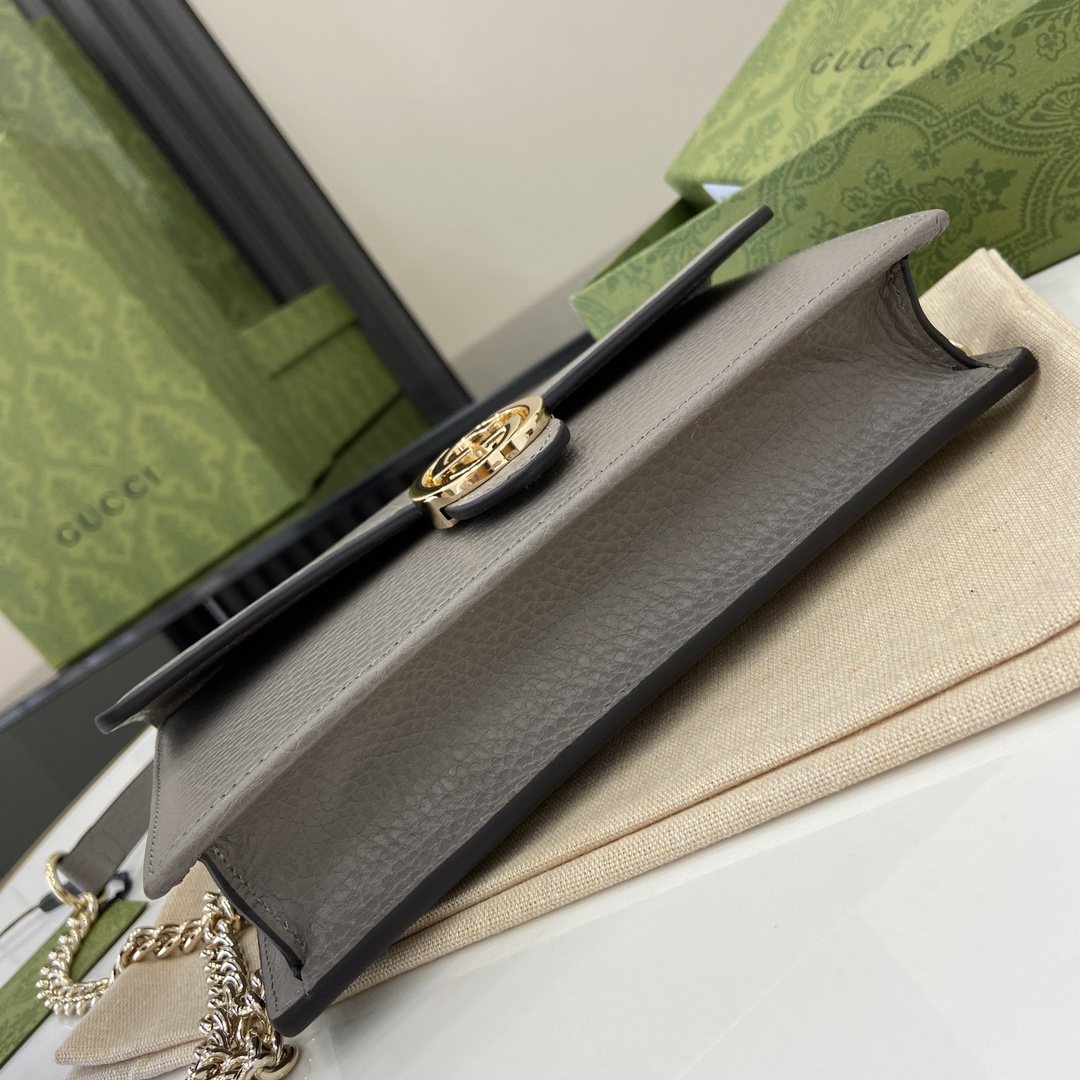 G*u*i interlocking g chain wallet