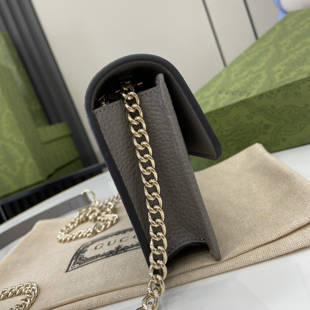 G*u*i interlocking g chain wallet